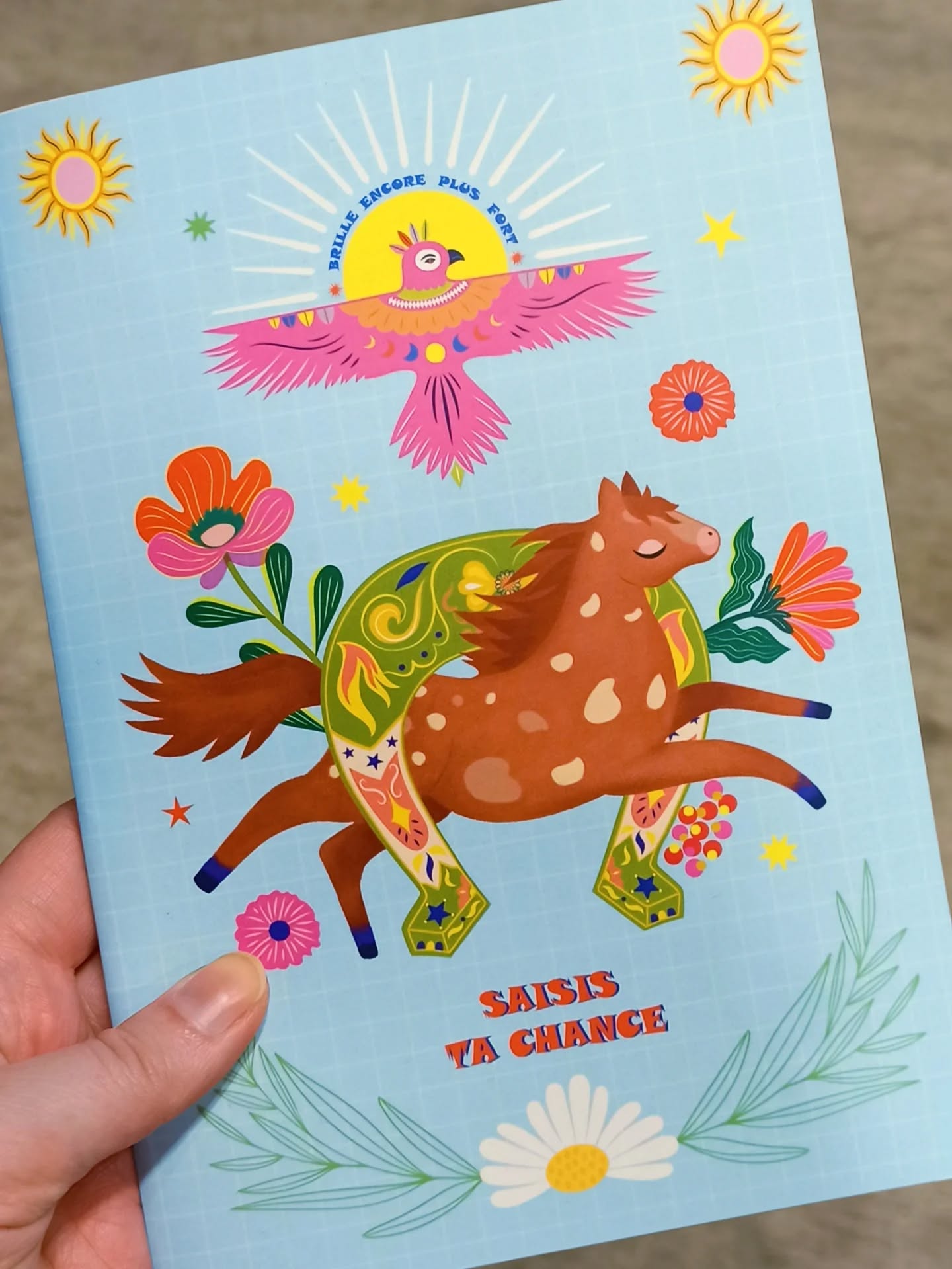 Oups mais dis donc j'ai failli louper la Saint Patrick! 🍀
Alors oui je poste tard et ça va certainement faire un flop MAIS j'aurais eu un post qui colle au thème du jour! 😝
On fait comme on peut hein ! 😅
Dans ma dernière collection dessinée pour @hirondellesetcie , j'ai décidé de provoquer la chance!
°°°
Et vous? Prêt.e.s à sourire à la chance ? 🤗
°°°
#saintpatrick #chance #illustration #luck #cheval