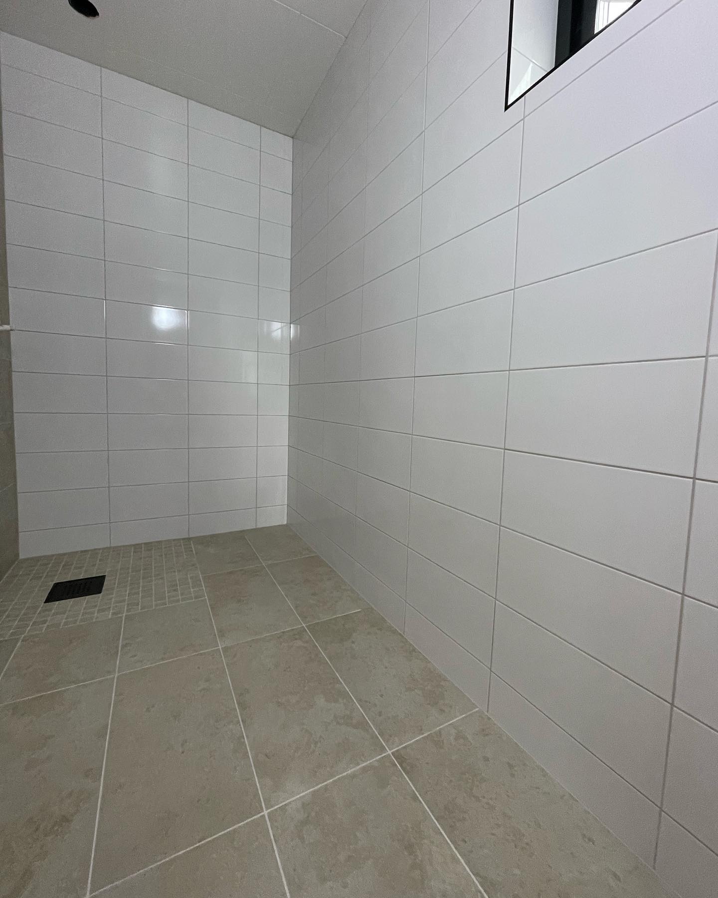 Jag hjälpte Fredrik på @fngkakel med ett badrum.
@myresjohus