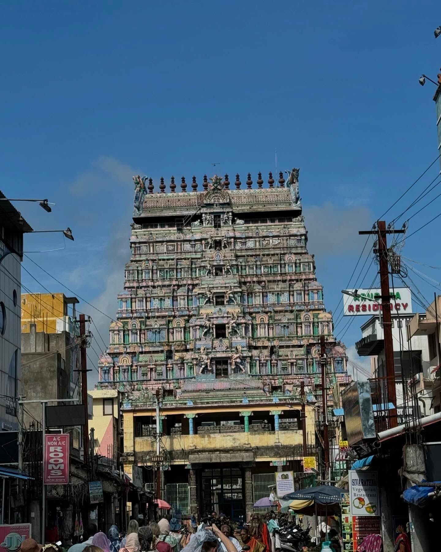 Pilgrimage continued to the sacred city of Chidamburam, where we went to pooja at a temple for Lord Śiva and the air ether element. A powerful pooja which felt so light compared to Kanchipuram… 🙏🏾🇮🇳💨