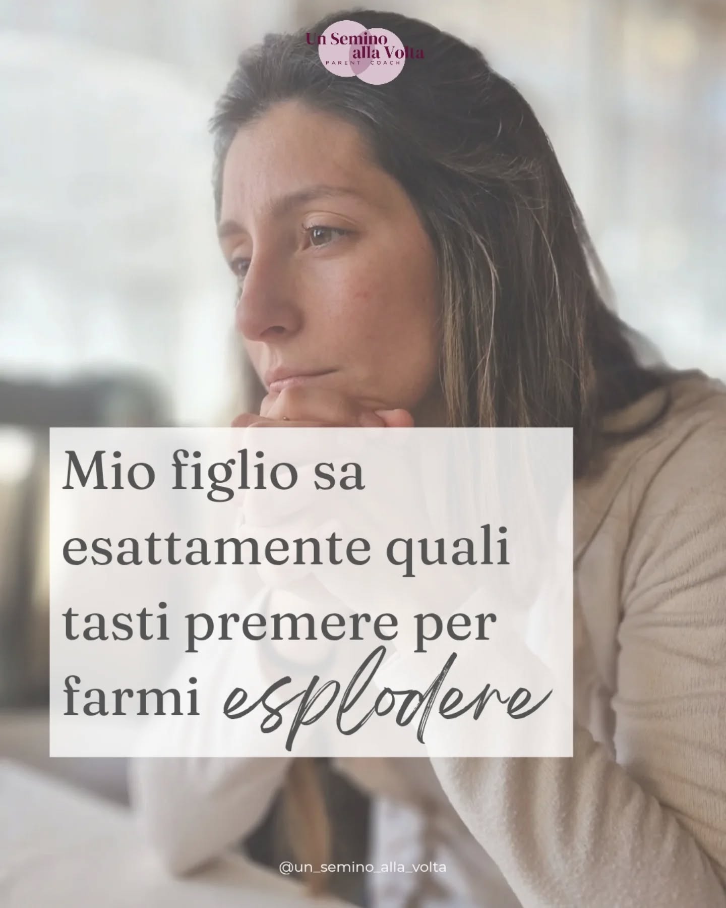 A volte sembra che i figliə abbiano il "superpotere" di scovare i nostri punti più sensibili.
Ma la verità è che le nostre reazioni non nascono da ciò che fanno loro, ma da ciò che si muove dentro di noi in risposta a quella situazione.
I trigger emotivi sono interruttori invisibili. Si attivano in automatico perché toccano dolori irrisolti, vuoti interiori, schemi mentali o paure nascoste.
Quando urliamo o minacciamo, il nostro cervello è entrato in modalità sopravvivenza e sta cercando di proteggerci da una sensazione di vulnerabilità.
Imparare a riconoscere questi interruttori non ti renderà un genitore "perfetto", ma ti regalerà la libertà di scegliere tue risposte.
Potrai scegliere come agire, invece di re-agire e basta.
Un passo alla volta, un semino alla volta, puoi trasformare la rabbia in una bussola per conoscerti meglio e ritrovare la serenità che meriti. 🌱
✨ E tu, come ti senti di solito dopo queste "esplosioni"? Raccontamelo nei commenti, parliamone insieme.
