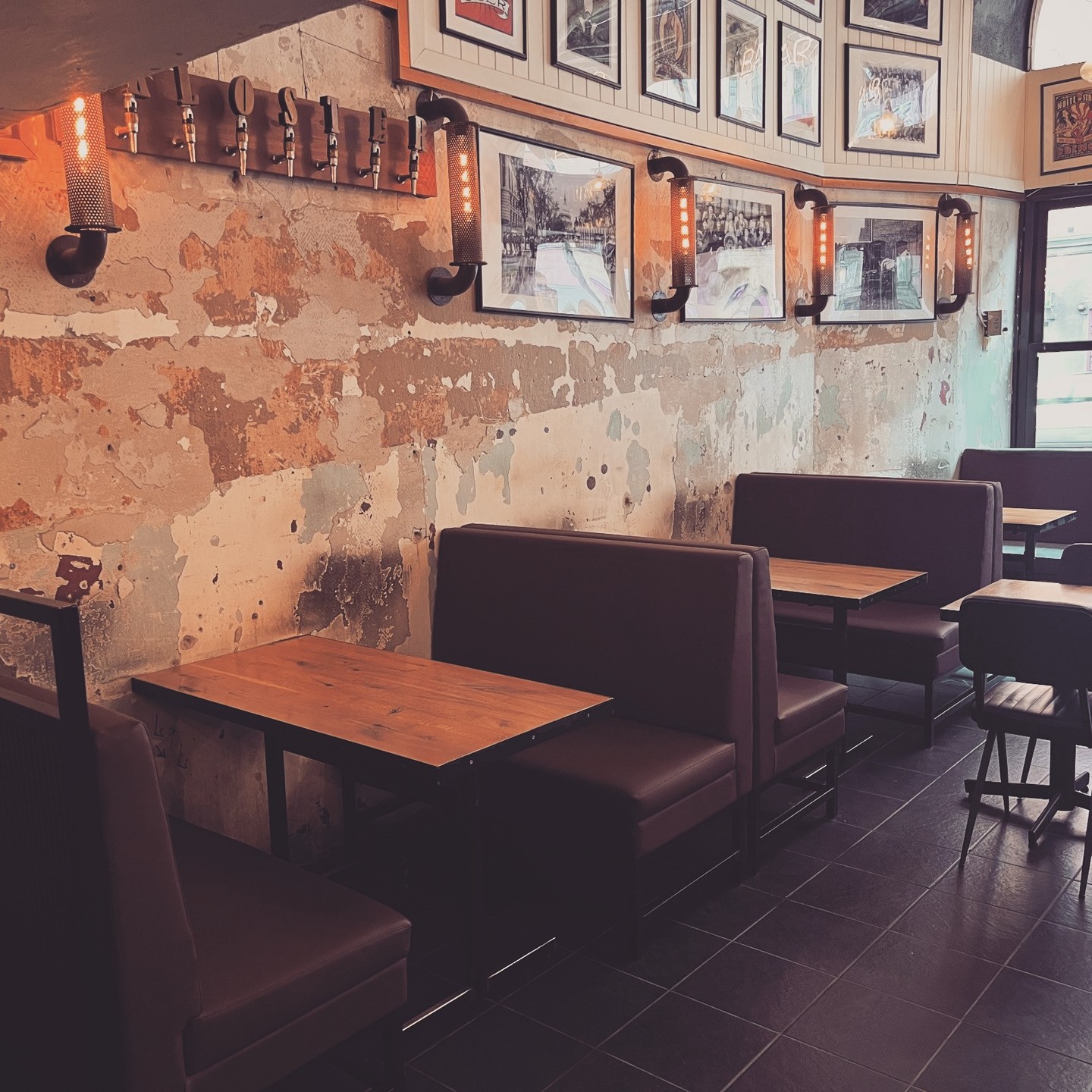 ✨ Förnya dina restaurangmöbler – med 15% rabatt i november och december! ✨
Ge dina restaurangmöbler ett lyft med JS Möbeltapetsering! Under november och december erbjuder vi 15% rabatt på all möbeltapetsering för restauranger. Med vårt breda urval av slitstarka tyger och noggrant hantverk skapar vi en inbjudande miljö för dina gäster. Boka en kostnadsfri konsultation idag och gör din restaurang redo för vintern!
🪑 jsmobeltapetsering.se
Erbjudandet gäller t.o.m. december 2024.