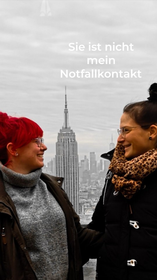 Sie ist nicht mein Notfallkontakt 😱
Wir kennen uns mit all unseren Macken, teilen Gedanken und Chaos-Momente.
Sie kennt mich wie niemand sonst, von Tobias über Markus und am Ende war’s doch Marvin.
Sie kennt meine Schattenseiten, meine peinlichsten Momente, meine Ängste und meine Zweifel. Das ist diese Art von Verbindung, die nicht laut sein muss.
Eine Freundschaft, die keine ständigen Beweise braucht, sie ist einfach da, wenn alles ins Wanken gerät.
Kindergartenfreundschaften sind nicht selbstverständlich.
Sie sind selten, echt und unbezahlbar.
Markiere die eine Person, die du sofort anrufen würdest, wenn es wichtig ist. Die nicht fragt warum, sondern einfach da ist und handelt.
Folge mir 👉 @chrissiontheroad
für echte Realität unterwegs, Reisetipps & Reiseinspiration.
#friends #freundschaft #reisen #urlaub #dankbar