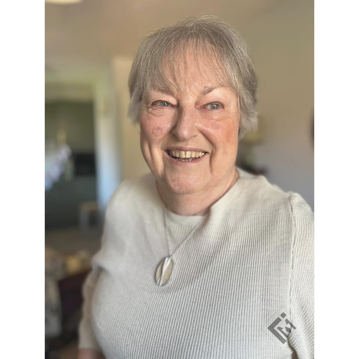 .
🗓️Earlier this month I completed a commission to create a piece from my latest collection FU(NA)TURE 2 as an 80th birthday present for my customer’s mother💎🎁🎂. Within the piece, we included shells from beaches across the world that the customer’s mother collected over the years, which are also from where she had many happy memories with her family🌟🐚. This made the piece very personal to her and she was very happy to receive this meaningful gift that contains many of her treasured memories. Thank you for letting me be a part of this journey and it’s my great pleasure to create this unique piece.✨🤩
More information about my new collection will soon be available on my website and in my future posts, they will also be available to purchase and commission on my website. So stay tuned for updates!✨
.
.
@a.i.r_soj @soj_bcu @jo_bcu
.
#jewellery #art #contemporaryjewellery #artjewellery #narrativejewellery #jewelery #narrativejewelry #artjewelry #contemporaryjewelry #japan #hongkong #uk #ukjewellerydesigner #ukjewellery #hkjewellery #hkjewellerydesigner #japanesejewelry #japanesejewellery #japanesejewelrydesigner
#photography #japaneseaesthetics #japaneseaesthetic #wabisabi #gem #gemmology