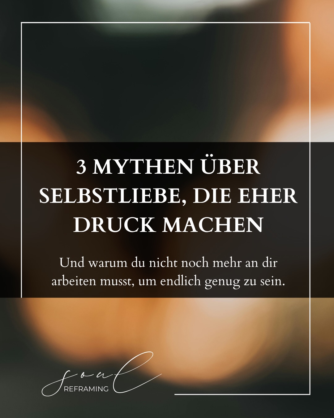 Es gibt so viele Bilder von Selbstliebe,
die auf den ersten Blick schön wirken —
und sich trotzdem wie Druck anfühlen.
Weil sie uns erzählen,
wir müssten uns nur genug lieben,
genug heilen,
genug annehmen,
dann wären wir endlich frei.
Aber was, wenn Selbstliebe nicht bedeutet,
dass du dich immer schön findest?
Nicht immer positiv bist?
Nicht irgendwann „fertig“ bei dir ankommst?
Was, wenn Selbstliebe viel leiser ist?
Weniger Instagram-tauglich.
Weniger perfekt.
Aber dafür echter.
Für mich beginnt sie oft nicht mit Liebe.
Sondern mit dem Ende von Härte.
Mit dem Moment,
in dem du dich nicht noch mehr unter Druck setzt,
weil du es noch nicht geschafft hast,
dich vollkommen anzunehmen.
Vielleicht reicht es für heute,
dich nicht weiter zu bekämpfen.