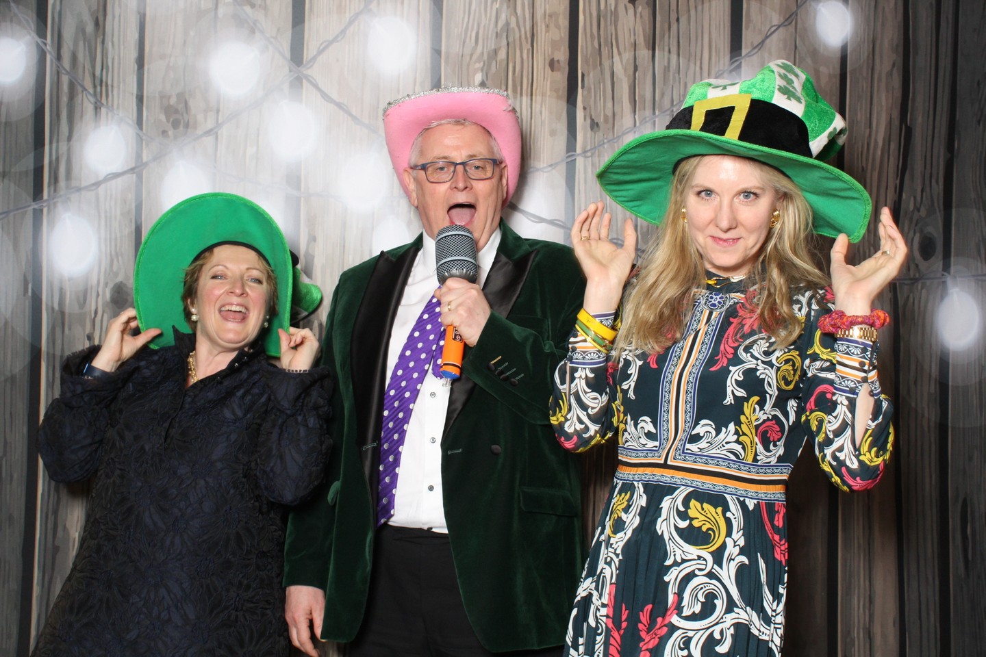 ☘️ Cheers to St. Patrick's Day! Our guests are loving these large Irish hats! 🎉 Want to make your next gathering a hit? Grab your own and let's party! 🎈 Link in bio: https://wix.to/JrHVv6r #Celebrate #IrishStyle #PartyReady