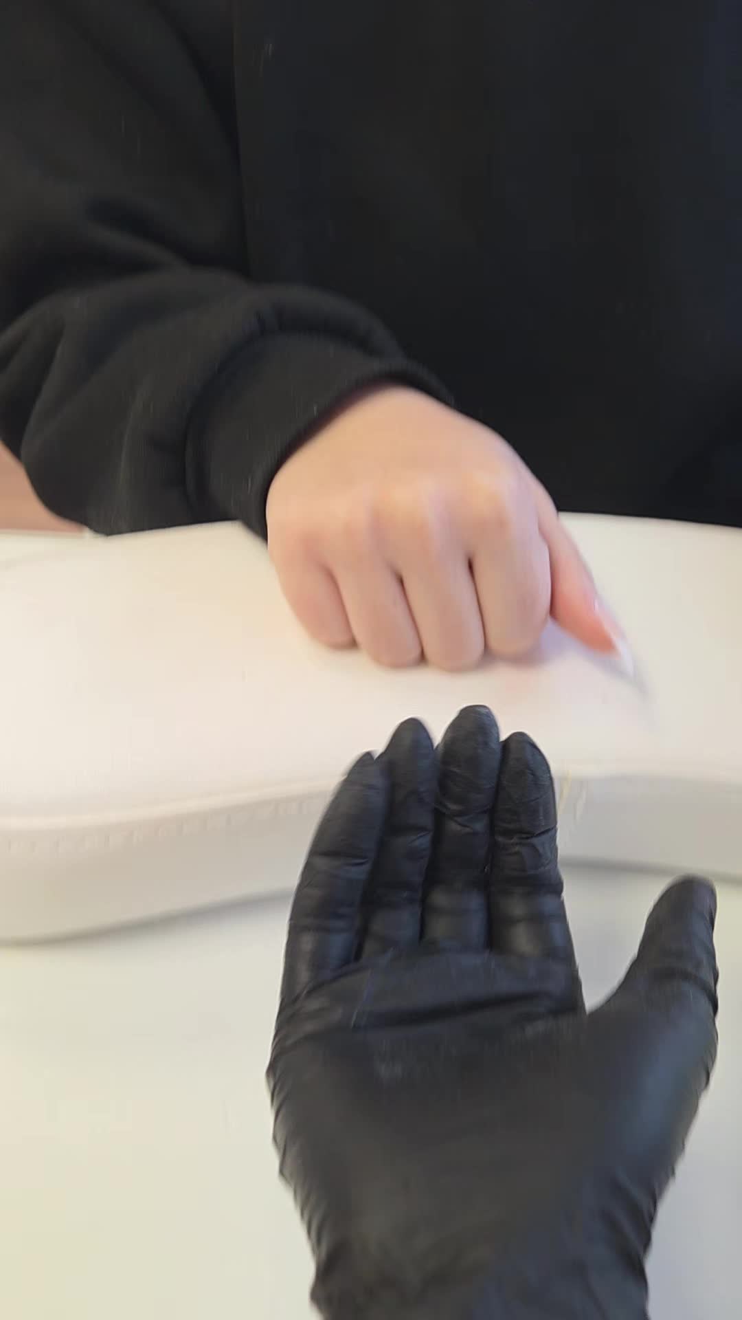 Écriture
✨ Ongles du jour ✨
Craquez pour cette pose de capsules américaines accompagnée d’un nail art unique et tendance 💅
Longueur parfaite, tenue impeccable et design sur-mesure pour sublimer vos mains 🤍
Que vous aimiez le minimaliste ou les détails plus travaillés, tout est possible selon vos envies ✨
💖 Résultat : des ongles élégants, résistants et ultra stylés
⏱️ Gain de temps & finition parfaite
📍 Prenez votre rendez-vous et laissez parler votre style !
☎️ 0698056931
#ongles ##onglesstylés #onglesgelx #salondebeau#salondebeautè