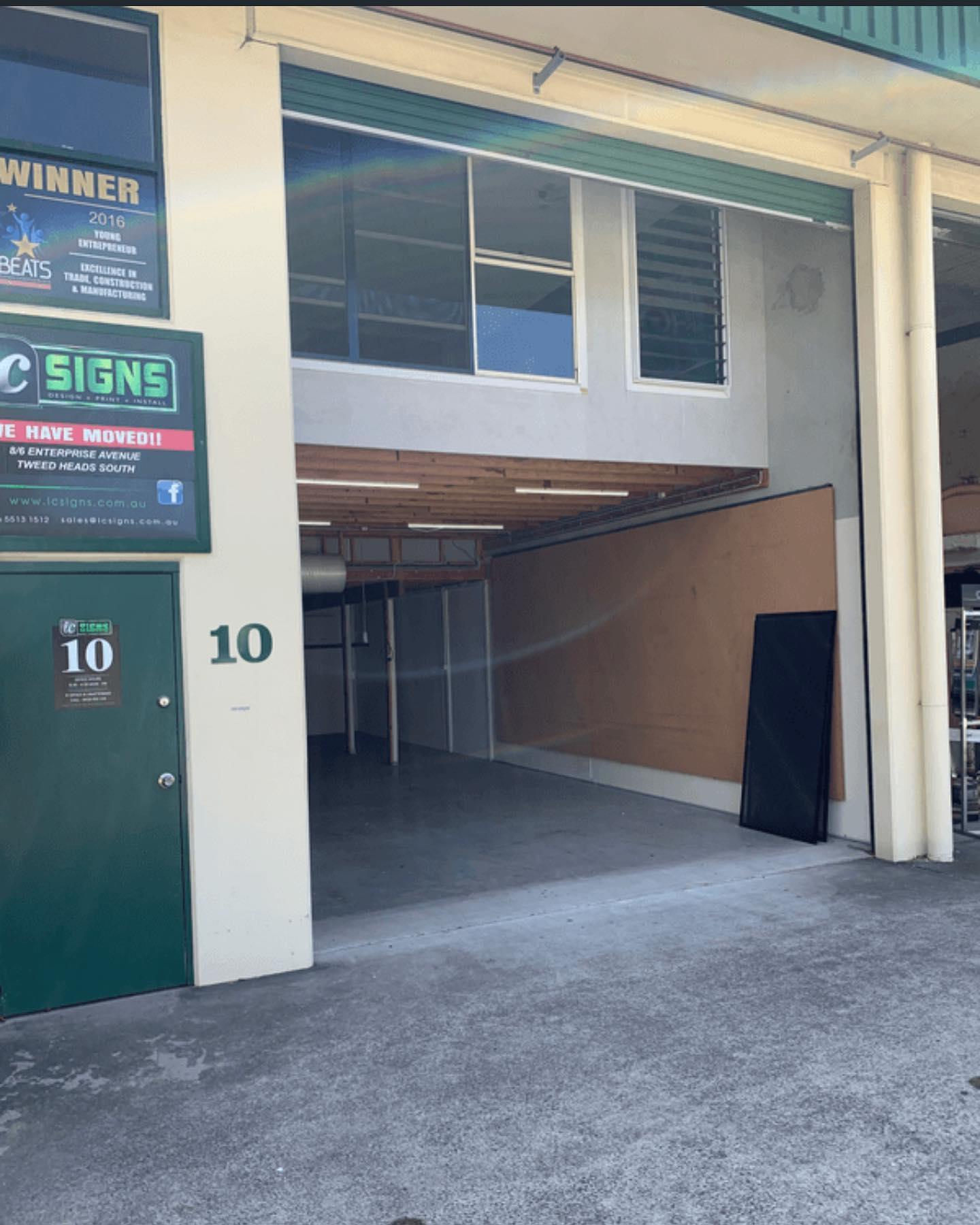 FOR RENT…. Our first factory is looking for new tenants to move in mid October.
10/12 Tierneys Place, South Tweed Heads
Offices and Warehouse over 2 Levels
UPSTAIRS
- 90m2* 2 x mezzanine offices
- Kitchen
- bathroom (shower, vanity & toilet)
- built in desks including a beautiful receptionist desk
- 2 x air conditioning units
- Beautiful floating floor boards
- Windows all with screens
DOWNSTAIRS
- 90m2 warehouse
- Automatic Rollar door
- Toilet & Vanity
- Laundry Wash tub area
- 3 phase power
COMPLEX
- Gated complex with after hours security
- Beautiful community of businesses
- Ample Parking
- Beautiful Trees
Please send expressions of interest to Beck at accounts@icsigns.com.au or shoot me a DM here & I’ll give you a call.