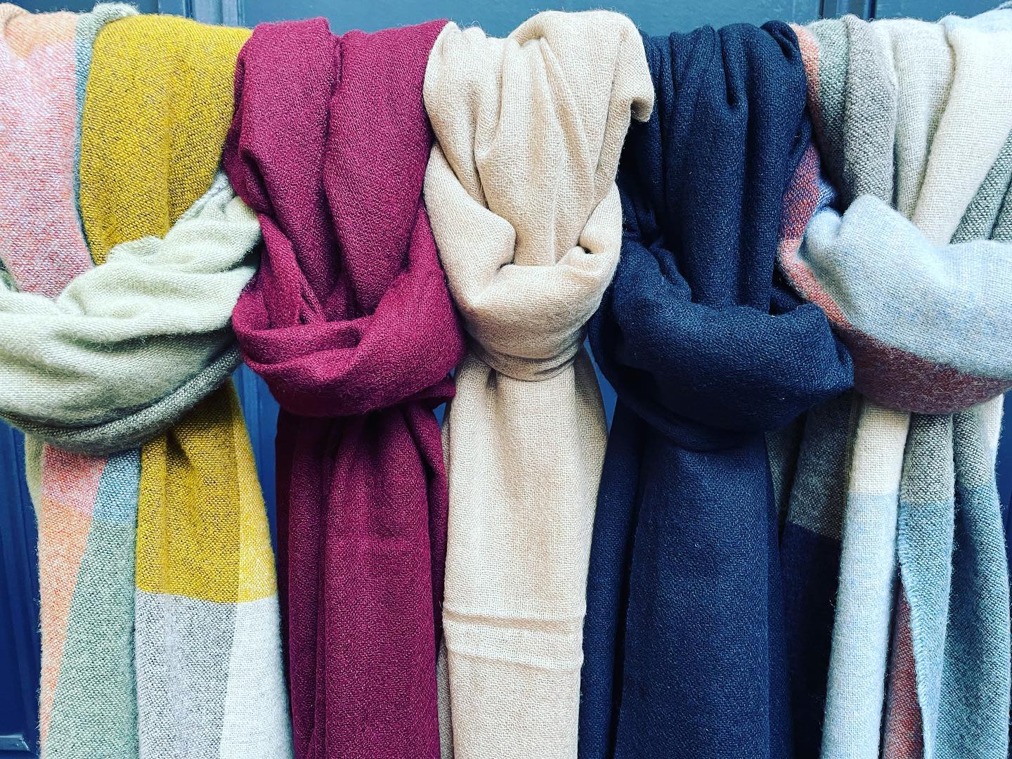 Beat the chill with cosy cashmere and wool scarves. Or early shopping ideas for you know what.
#stenströms #amandachristensen #mensscarves #swedishstyle#cirencestershopping #cotswoldstyle #shoplocal #supportsmallbusiness #mensaccessories