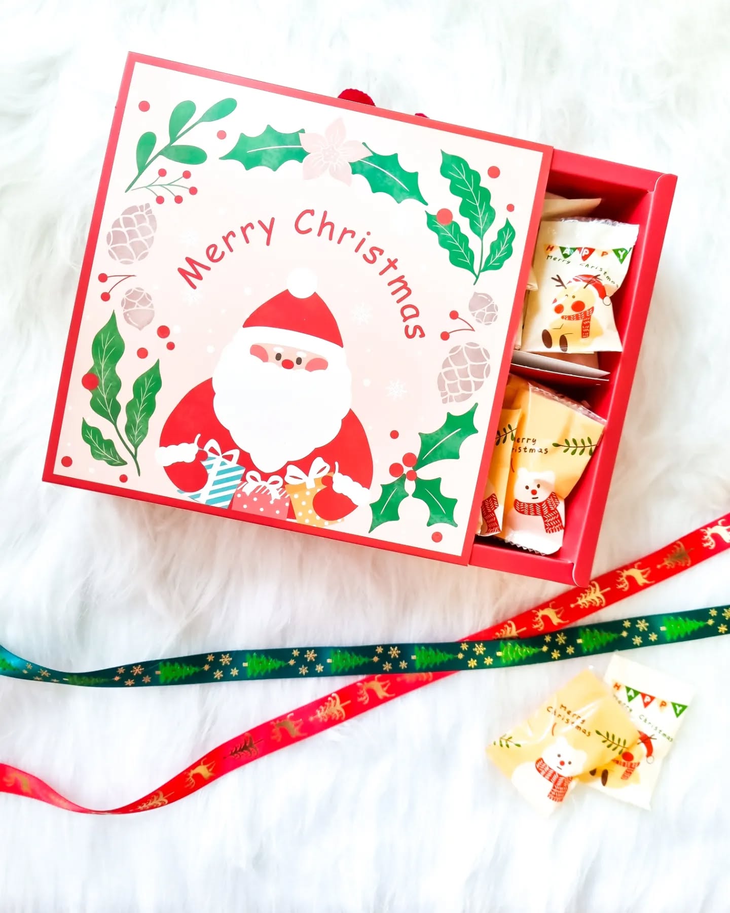 It's December, and it means Christmas!
It's the season of giving, and Bluebox is here to offer you great gifting ideas!
Different designs and sizes are available based on your needs and preferences. Check out our website or DM us to place an order now!