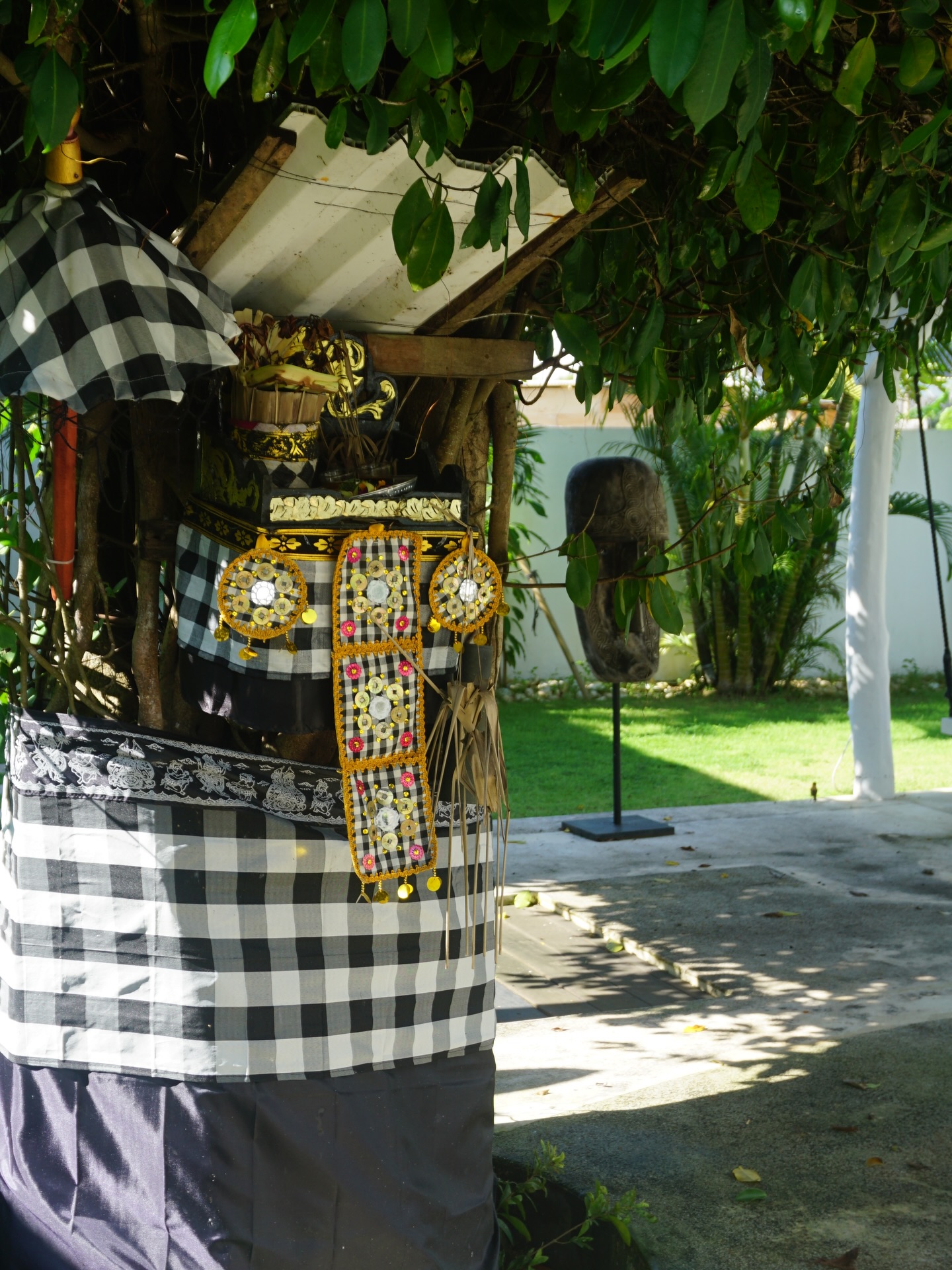 Everything here not only has great aesthetic appeal but also holds its own meaning and possesses a deep spiritual significance.
#WhitePalmHotel #WhitePalmBoutique #WhitePalmEcoChicBoutiqueHotel #Uluwatu