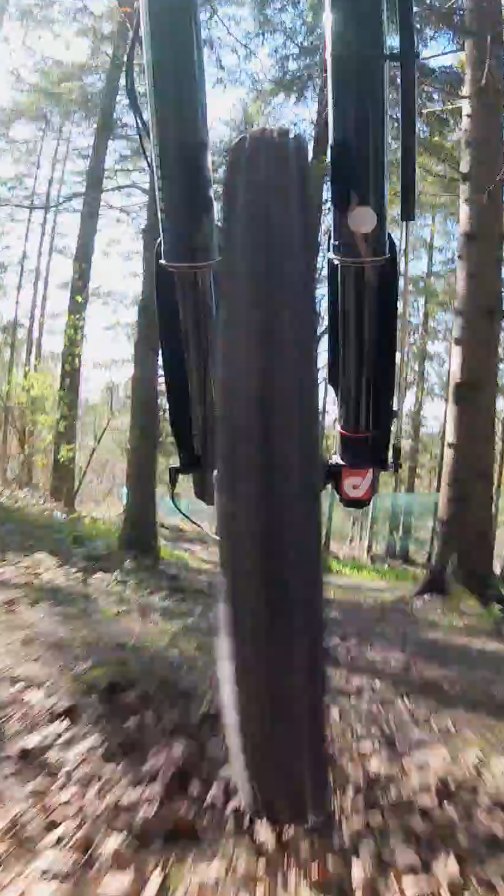 Big day on the quest to acquire data.
The main goal was to work on the set up of the Telum shock, but today's programme also involved looking at the fork and braking, which makes sense as they all go hand in hand.
This footage shows just how dynamic the fork is and how grip levels are maximised through consistent tracking of the terrain.
Just wanted to share 😂
#datadrivendescents #engineeringspeed