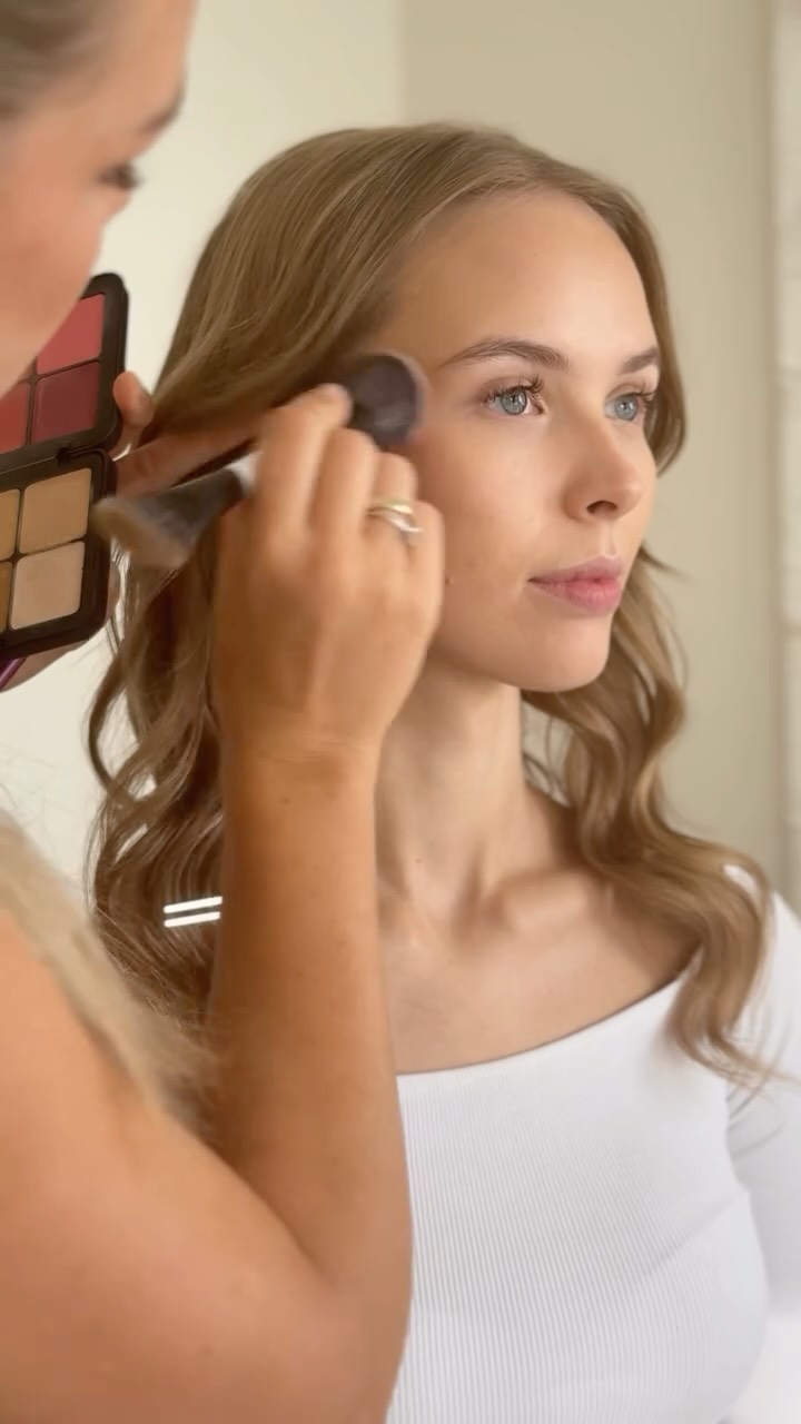 🤍 Natural Glow Make up 🤍
Liebe es natürlich Make ups zu schminken die nicht verändern sondern einfach unterstreichen
Ich biete auch Kurse an wo ich dir zeigen kann was zu deiner Gesichtsform passt und zu deinem Farbtypen.
Mit Produkten die zu deiner Haut passen.
Meld dich gerne für einen Termin 🤍
#farbberatung
#makeupcoaching
#aufdichabgestimmt
#farbgebung