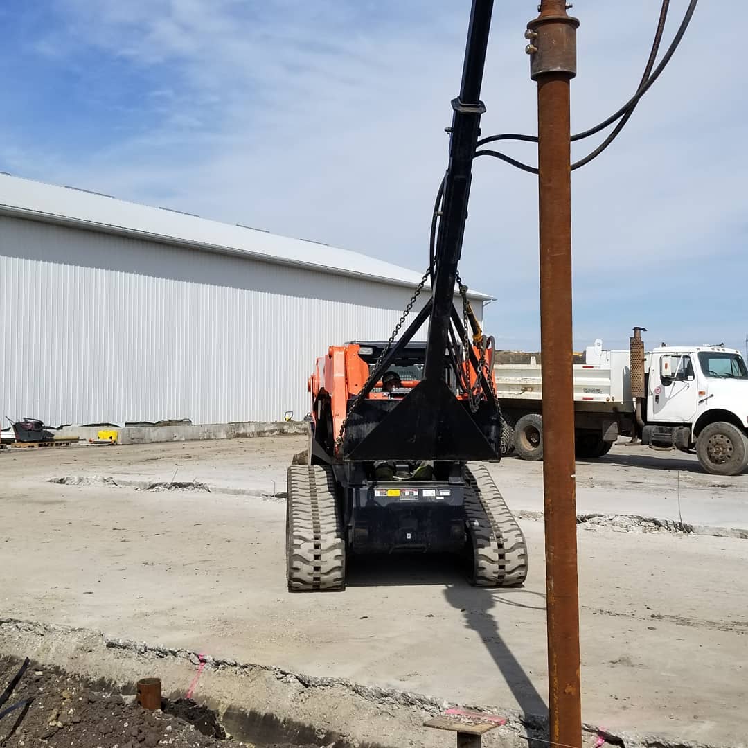 Busy site out at #ckjespersenfarms
Screw piles went in and lumber arrived
#scervcontracting #shaynesbasewelding #neerlandiacoop #vanbeektrucking
#screwpiles #studframe #concretefoundation #builder #albertabuilder #potatobuilding