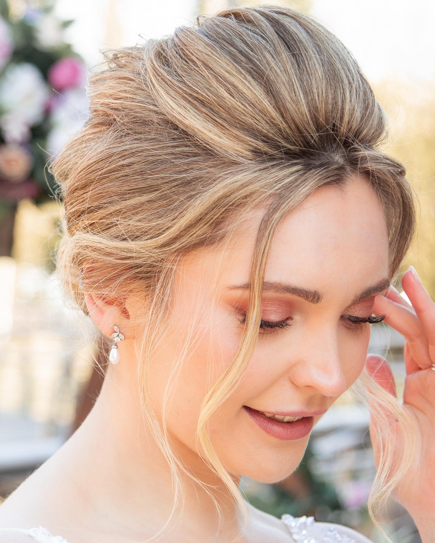 Beautiful bride Megan in one of our pearl earring sets 🤍✨
#bridal #bridaljewellery #pearls #pearlearrings #weddingjewellery #inspiredbydiamonds #diamonfire #diamonfireuk #bridalfashion #bridalinspiration