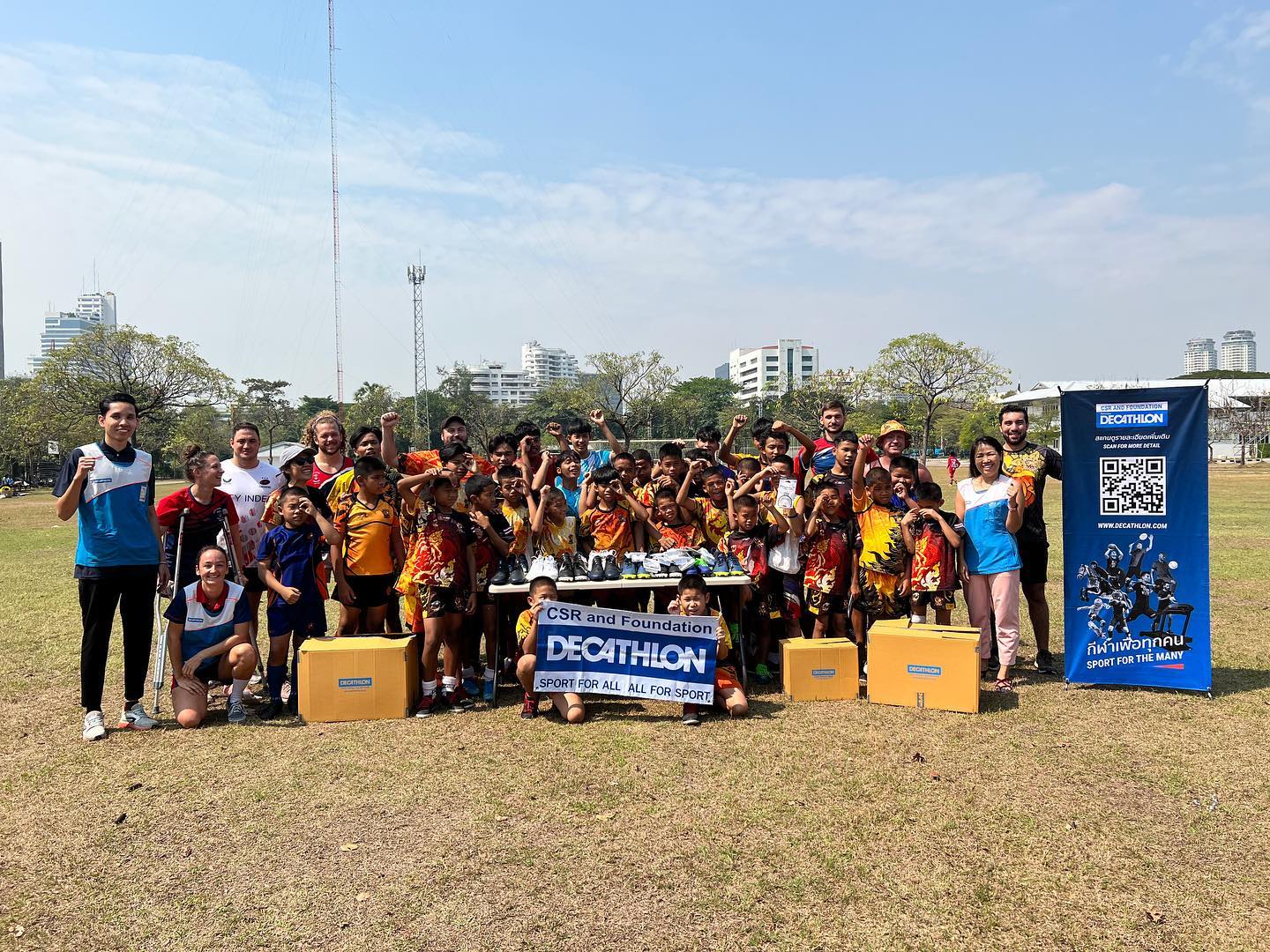 Thank you to @decathlon.th for their donation of rugby boots and mouth guards for our kids. The kids were able to put these to good use last weekend at the @bangkok10s rugby tournament.
Rugby boots are always a big need for our kids as they tend to grow out of them each year or they get a one out and break. So to receive these brand new boots was a huge blessing to the kids.
#naksuurugbyacademy #naksuurugby #naksuu #rugby #bangkok #thailand #charity #worldrugby #bangkok10s #decathlon #decathlonthailand #rugbyboots #donation #csr