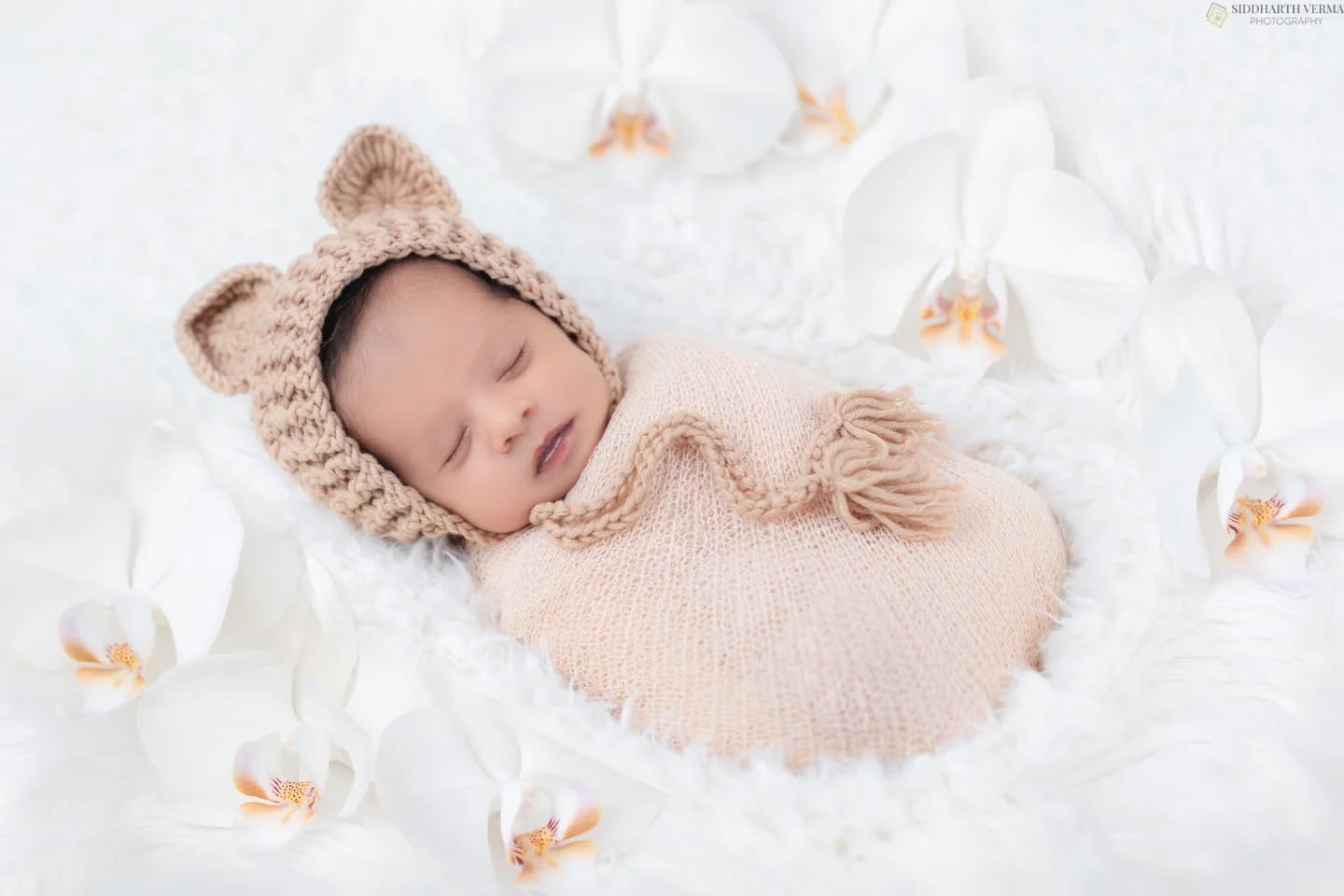 A few days old… and already stealing hearts. 🤍
Capturing the sweetest beginnings with a cozy newborn baby photoshoot at home in Delhi NCR — where the tiniest details become lifelong memories.
.
.
#newbornphotoshoot #babyphotography #newbornphotographer #gurgaonmoms #babylove