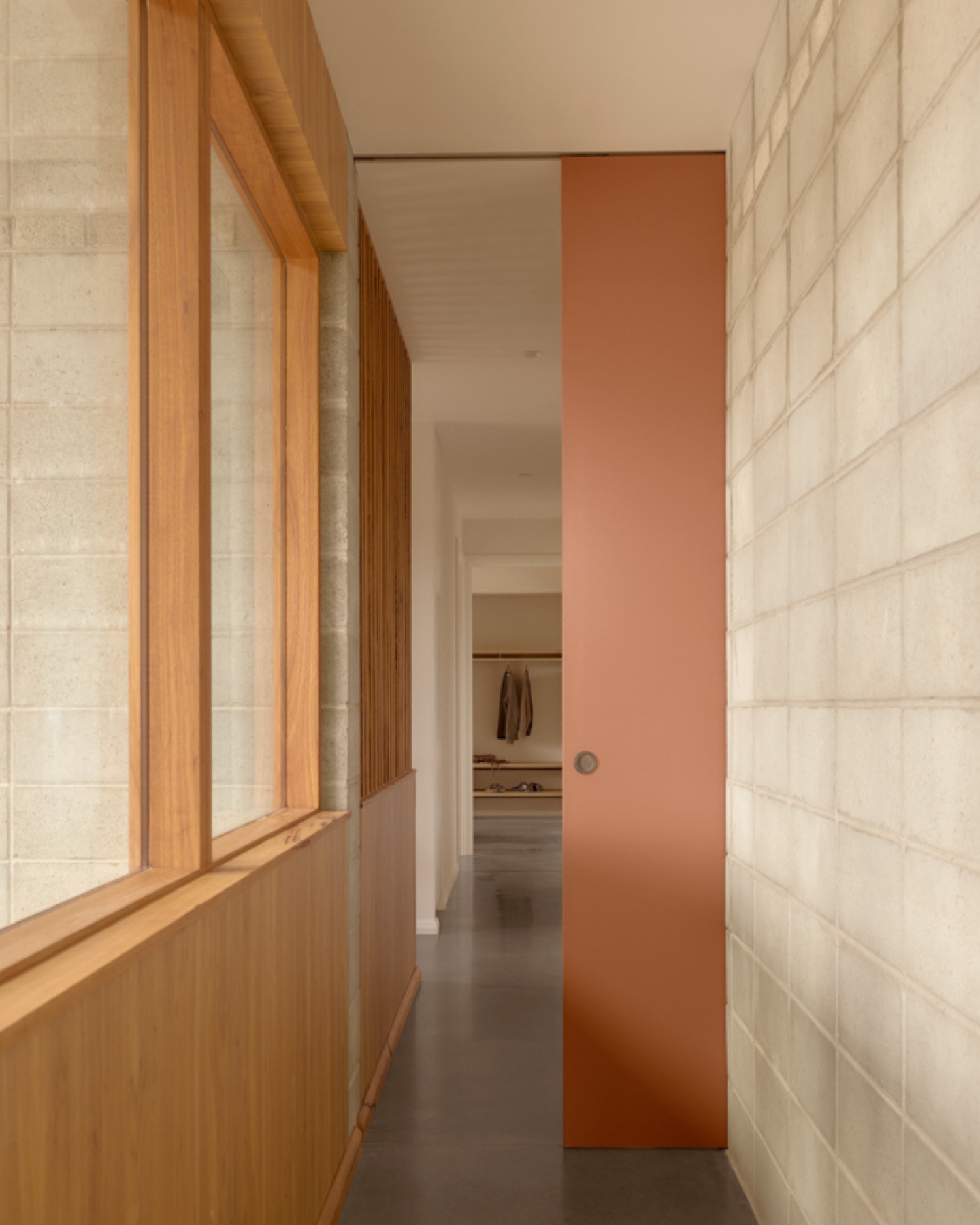 Wildwood Barn - a project we’re incredibly proud of. Thanks to @thedesignfiles for the feature.
Read the full story - link in bio.
Build | @honeypot_homes
Architecture | @bare_architects
Photographer | @jack.lovel
———
Contact us
M: 0438 209 088
E: Jarrod@hphomes.com.au
#honeypothomes #margaretriverbuilder #southwestbuilder #dreamhomeaustralia #architectrualbuilder #thedesignfiles