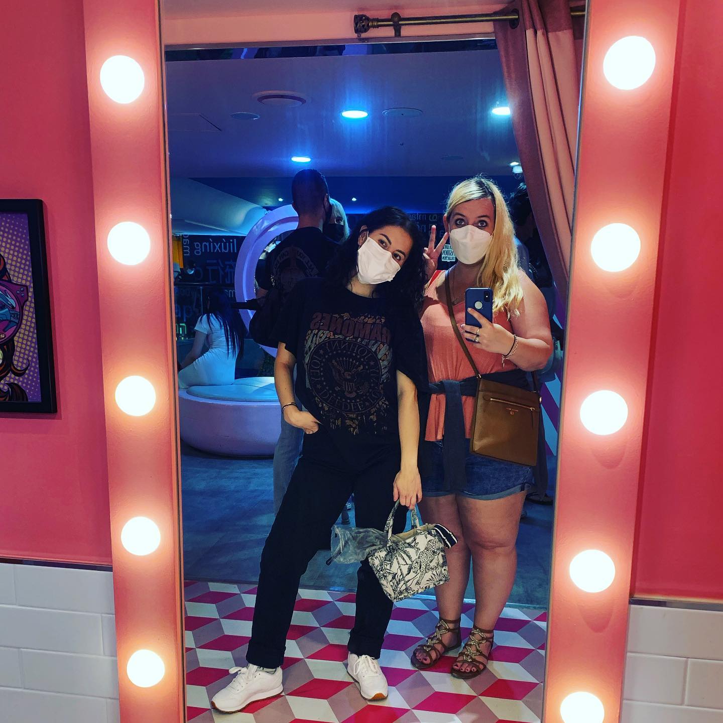 Who doesnβt love a good aquarium?! π π¦ π§ @sealifebusan was so much fun PLUS they have great aesthetics and photo opportunities πΈ #busantravel #expatlife #exploresouthkoreaπ°π·