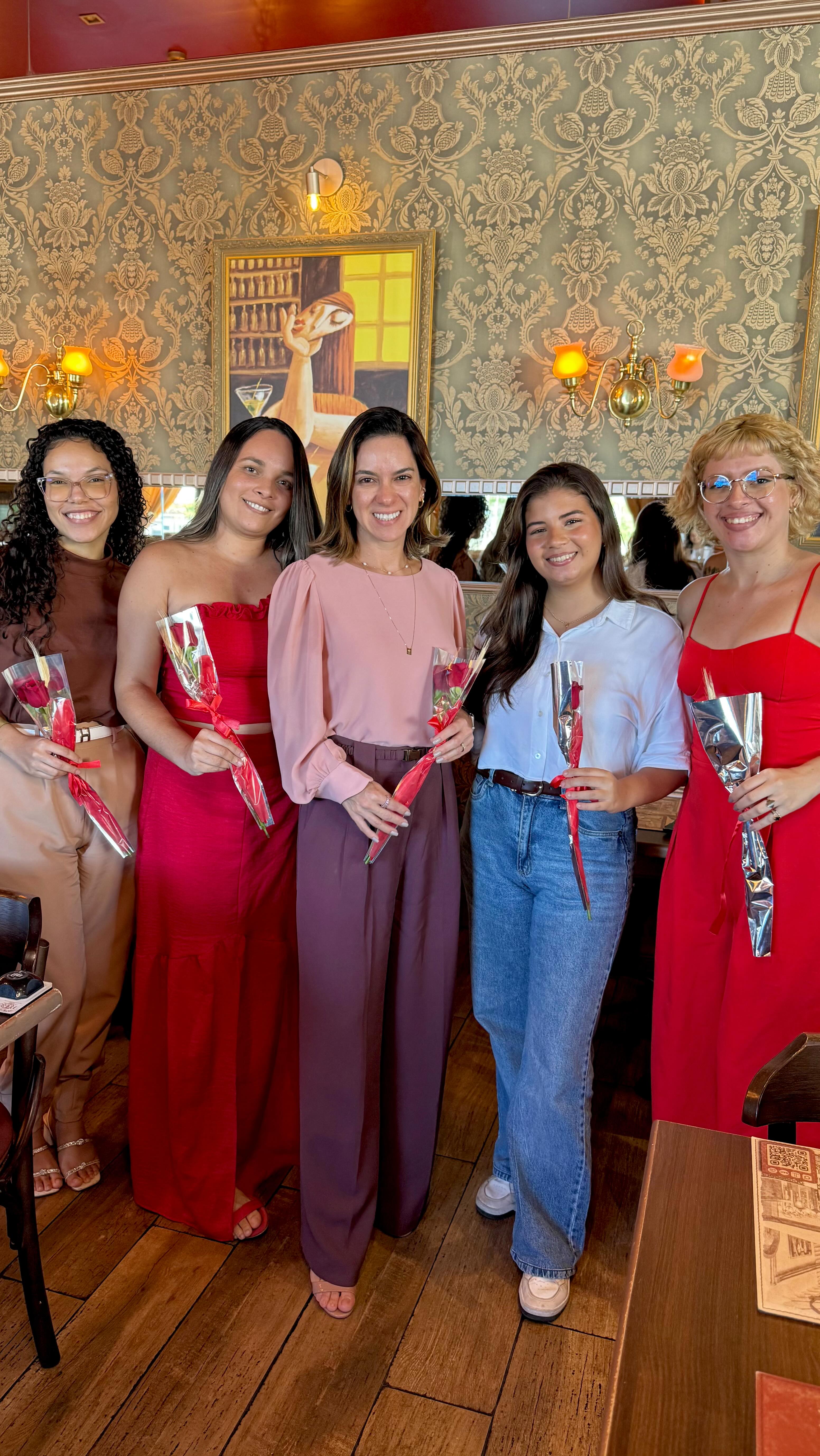 Qual a notícia positiva que você quer ler sobre nós, mulheres?
Como agência de Assessoria de Imprensa que somos, criamos a pauta e a manchete que queremos ler daqui a cinco anos na imprensa nacional.
Este é o resumo da nossa pausa na semana para um delicioso almoço em homenagem ao Mês Internacional da Mulher.
#marco #mesdamulher #assessoriadeimprensa #algomais