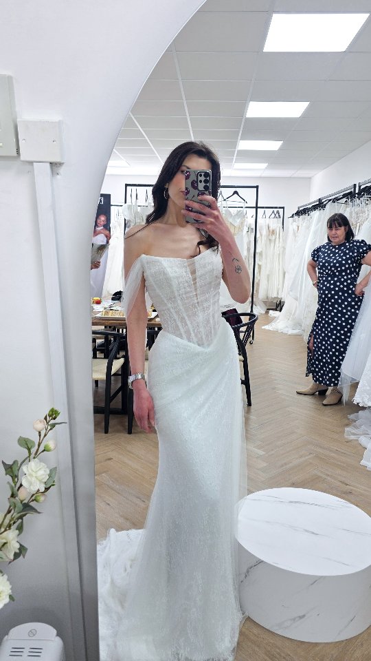 Spend a serene day with us 🤍✨
Today we visited the Madi Lane office to see (and try on!) the latest Serene bridal collection… and we are obsessed. Every gown is effortlessly beautiful, romantic, and oh-so-dreamy.
We seriously cannot wait to have these in the boutique later this summer 🤍
Which dress was your favourite from the video? Let us know below 👇
#bridalluxury #modernbride #bridaleditorial #weddingstyle #ukbridal @serenebymadilane