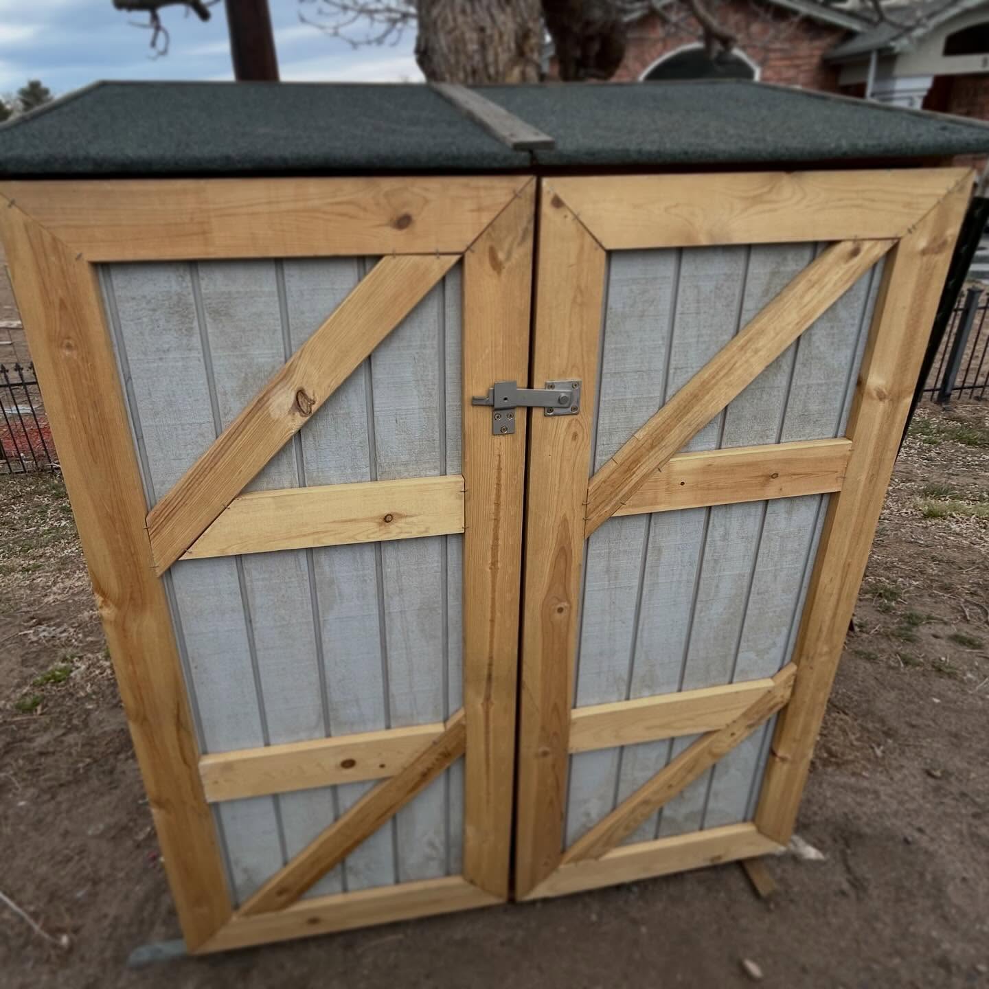 The free pantry is looking fresh thanks to new doors from one of our community members! Stay tuned for more updates. This little free pantry is a way for neighbors to feed neighbors. It gets a lot of use, showing us how much food insecurity exists in our neighborhood. We distribute extra food donations and hygiene items here to combat that food insecurity. All we have is each other.