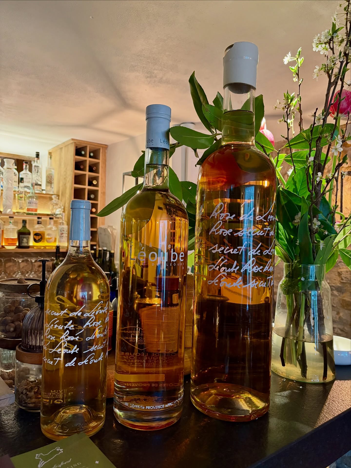 @thefoxatoddington for when you’re feeling like a magnum, a jeroboam……or A methuselah 😅.
#mondaylessons #wineknowledge #rosé #mondaylunching