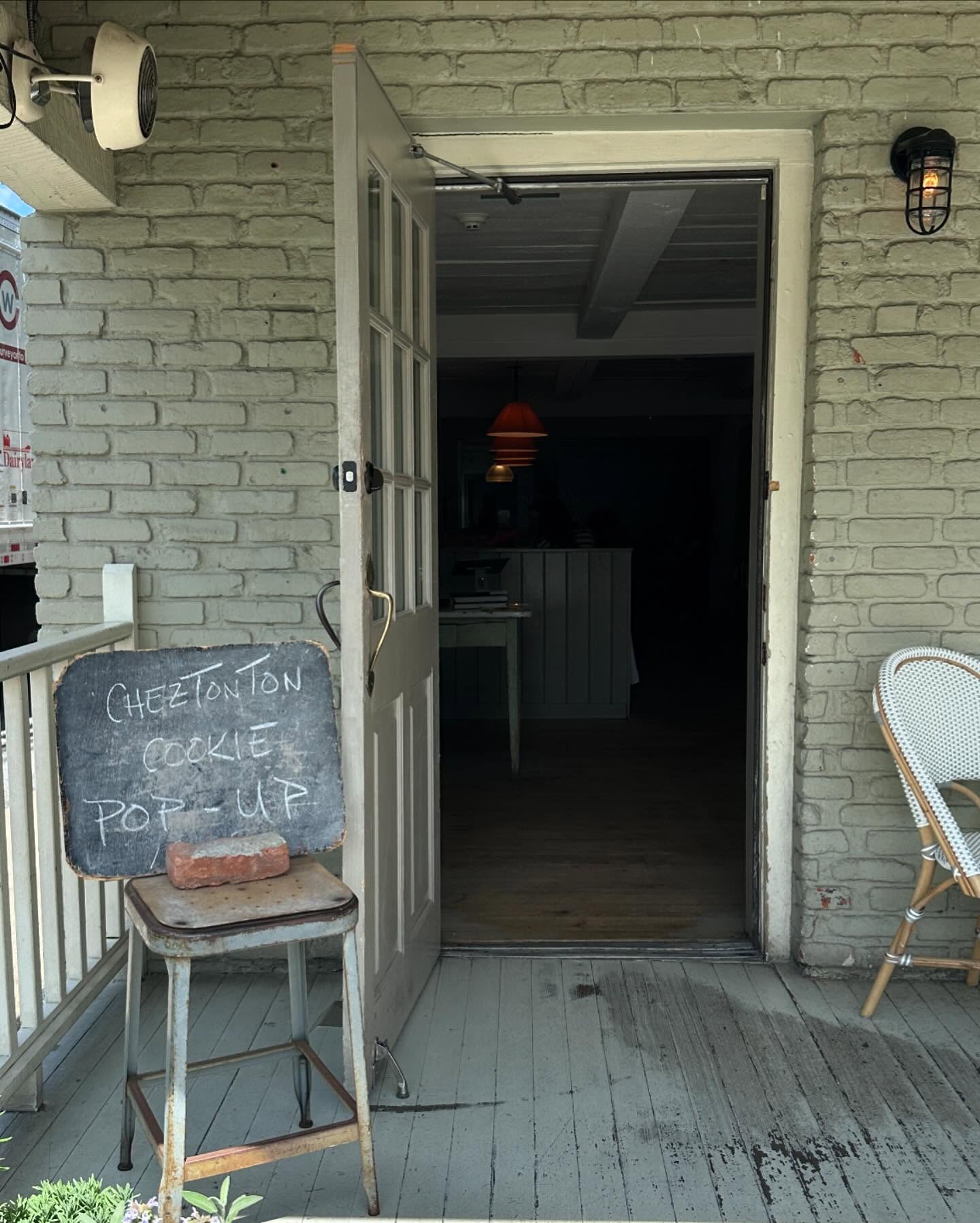 Come see us @market_st for a delightful cookie and tea party and some ChezTonTon products available on site!
From noon to 3:00 pm ♥️