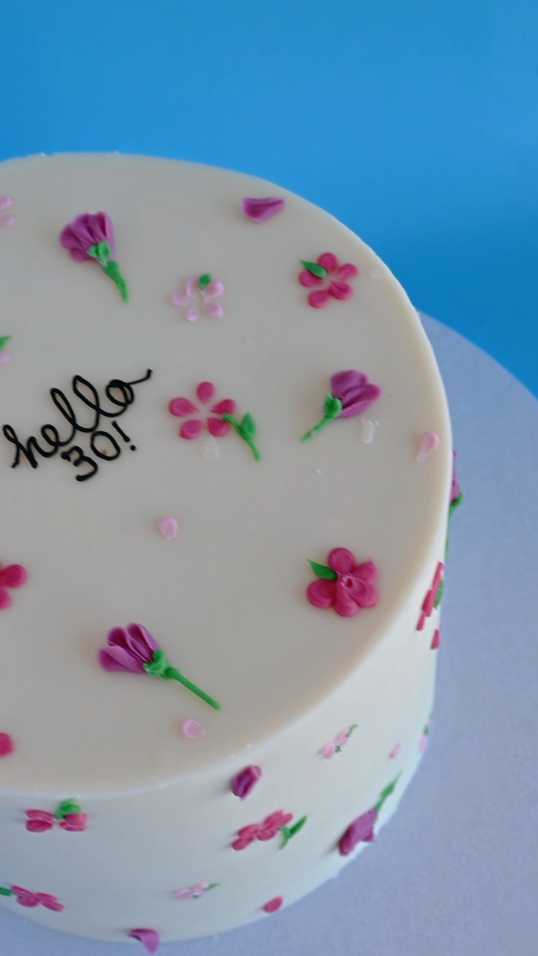 A soft, floral cake for a 30th birthday celebration ๐
#BirthdayCake #FloralCake #CakeReveal #CustomCake #PaphosBaker #CyprusBaker