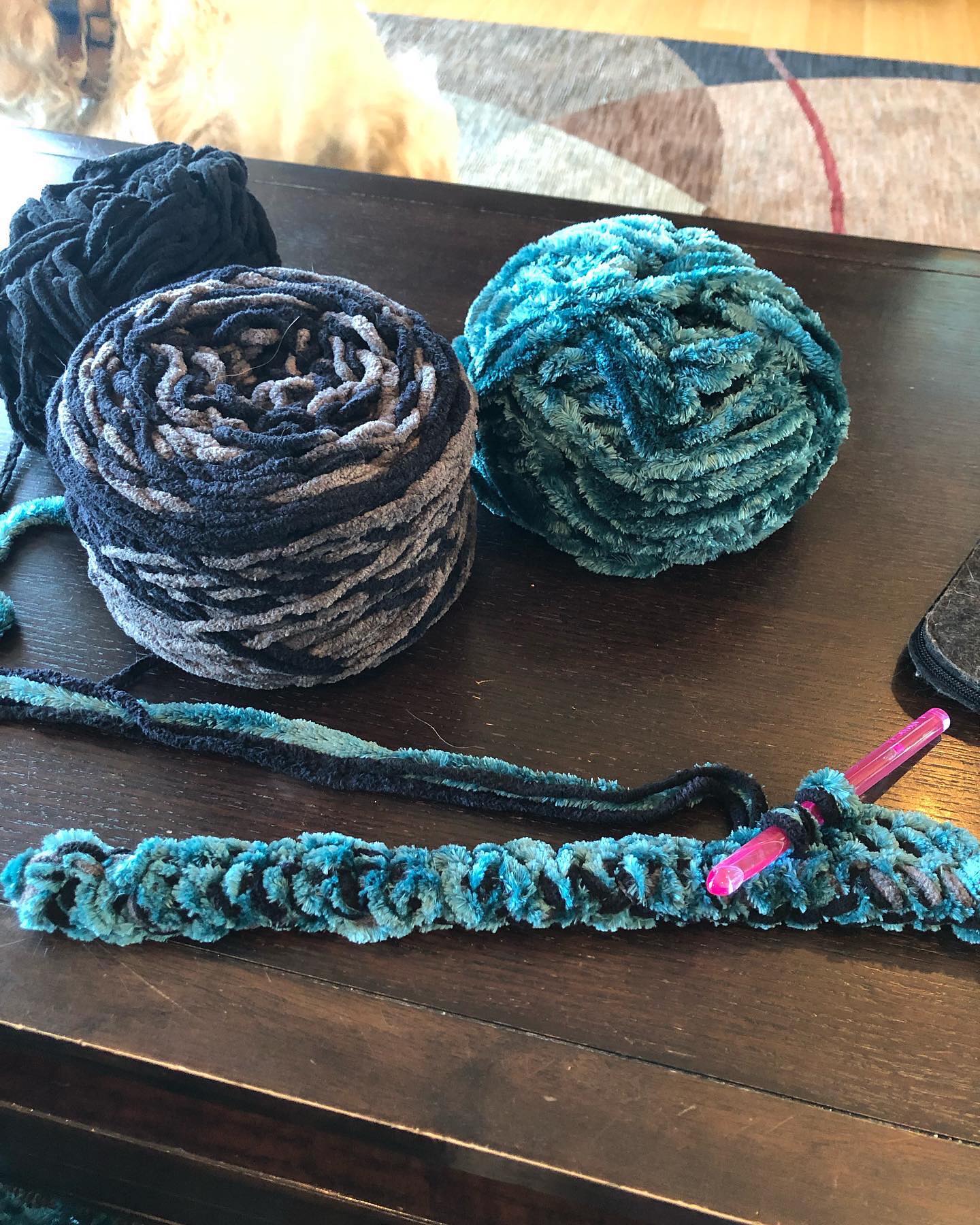 @lilmisshubbard your cats about to be in a world of heaven
#customcatbed #smallbusiness #creative #craft #bernatyarn #crochet #homedecor #cushions