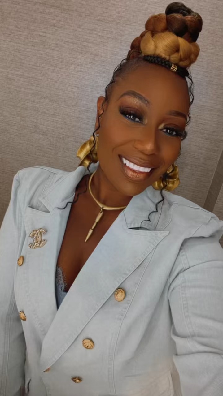 ✨Go Forth. Be Great. And Build Something That Lasts✨
I’m still reflecting on what an incredible experience it was to serve as the Keynote Speaker at the @vablackchamber “Built To Last”
Event.
Being in a room filled with so many strong, passionate, and driven women was truly powerful. The conversations, the stories shared, and the collective commitment to leadership and growth made this an event I will never forget.
I left feeling inspired, encouraged, and grateful for the opportunity to connect with so many amazing women and leaders who are making a real impact in their communities and industries.
Thank you to VABCC for trusting me with your stage and for creating such a meaningful space for women to learn, lead, and lift each other up. It was truly an honor to be part of it.
🤜🏾👑🤛🏽
#WomenInLeadership
#WomenSupportingWomen
#LeadershipMatters
#WomenInBusiness
#EmpoweredWomen
#FemaleLeaders
#KeynoteSpeaker