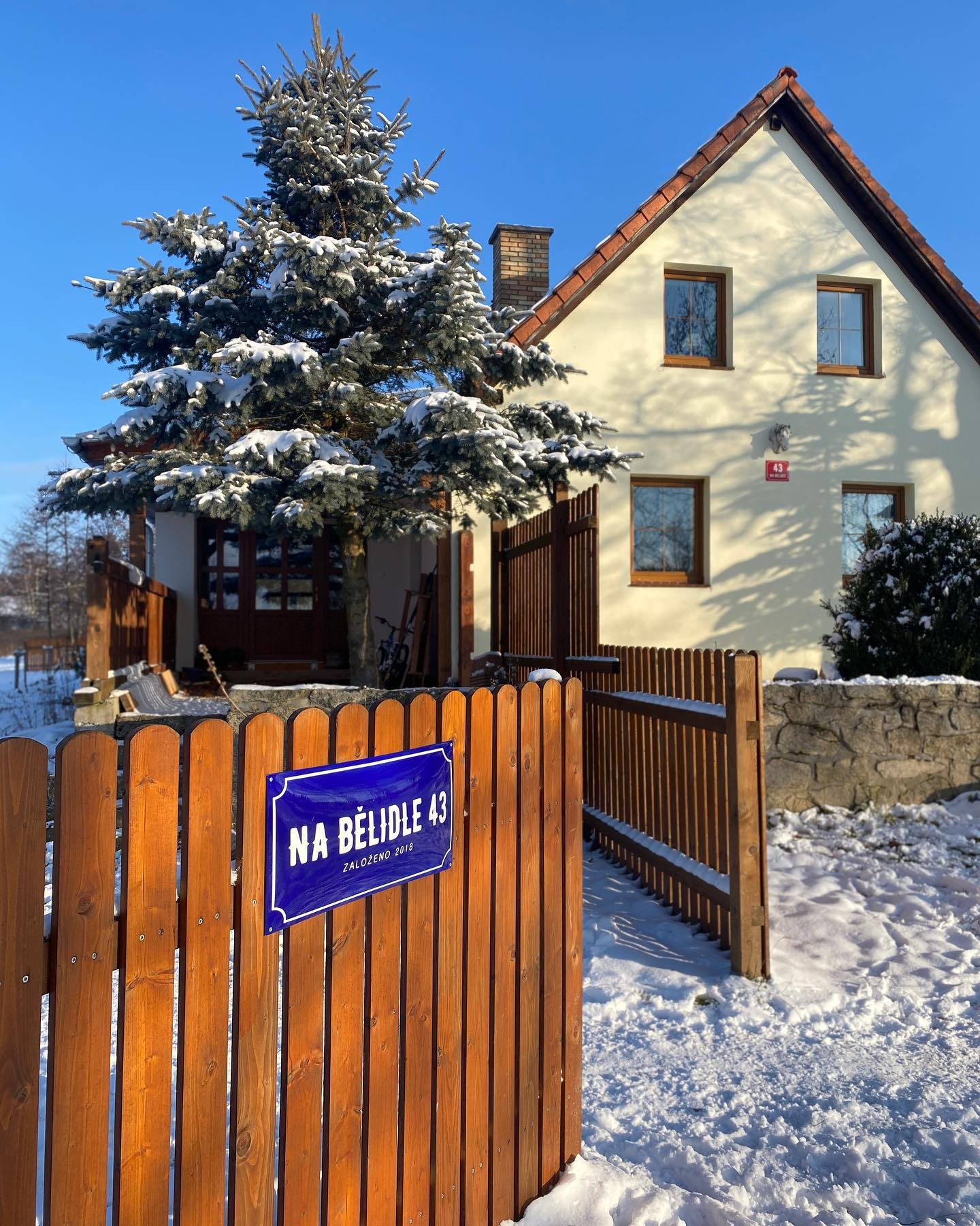 Den jako malovaný 😎 #nabelidle43 #ondastatek #denjakoˇáovany #zima #snih #pojedemenasanich