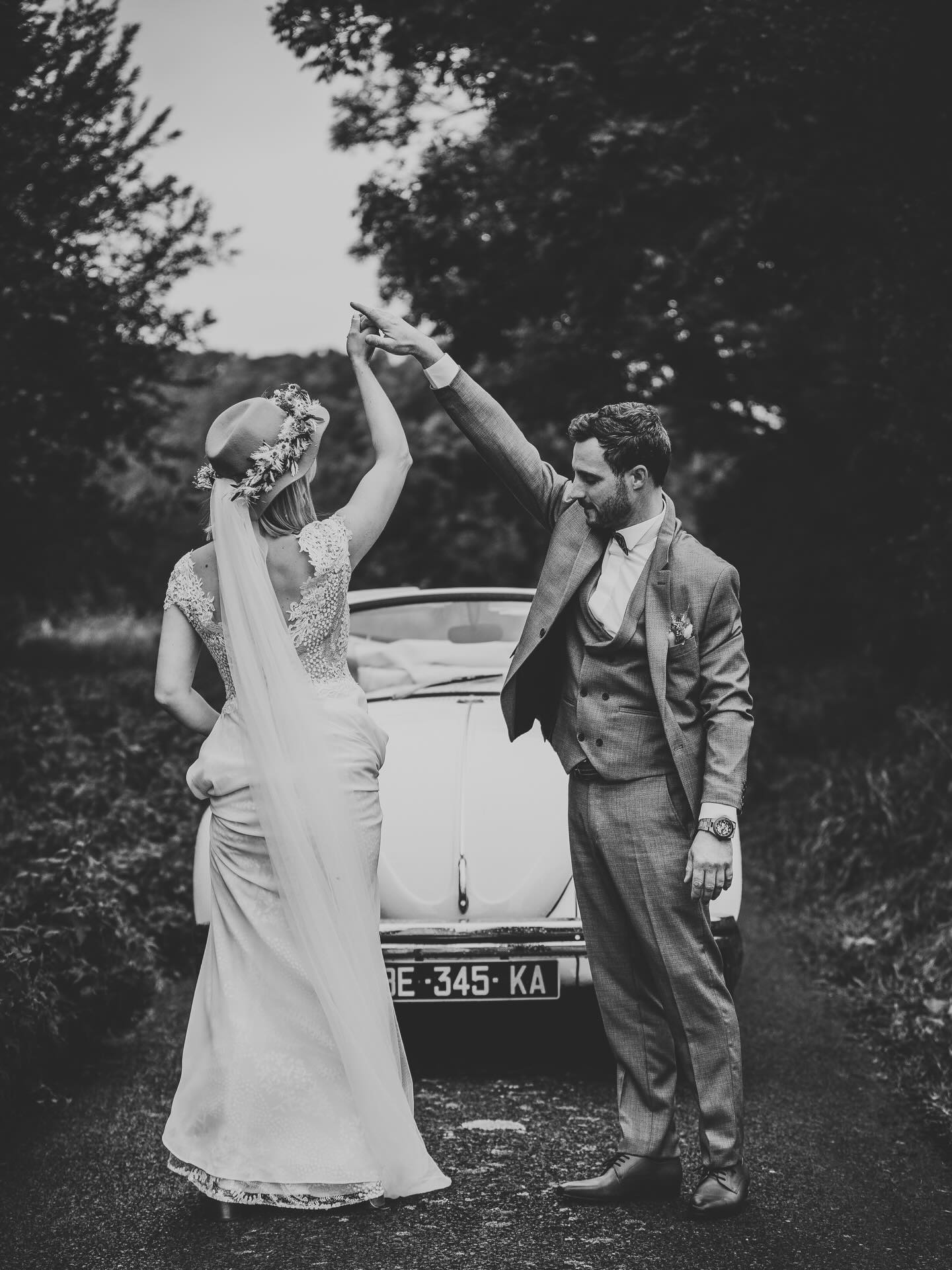 Bientôt la saison des mariages qui commence 🥰
Ici, avec Coralie et Guillaume 🧡🩵🩷