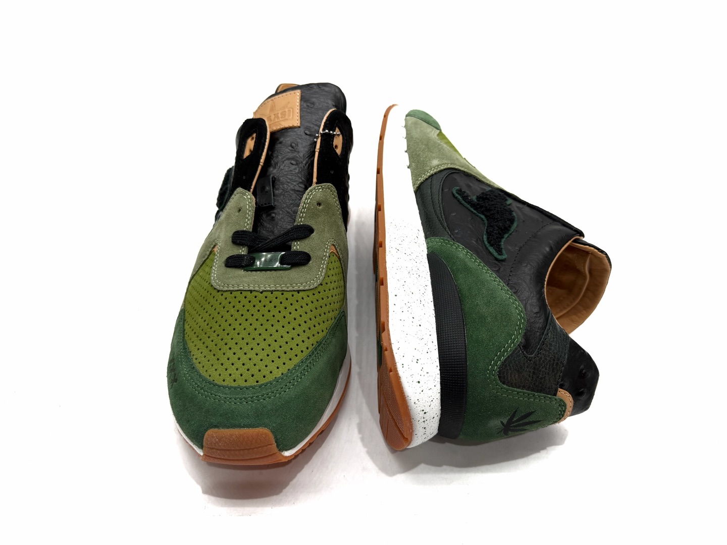 KangaROOS X SneakerBASS
“Hemp Green”
Numbered 326/750
47504-000-5330
Size 13/46
DS
$420
#sneakerbaas #kangaroos #hemp #green #illery