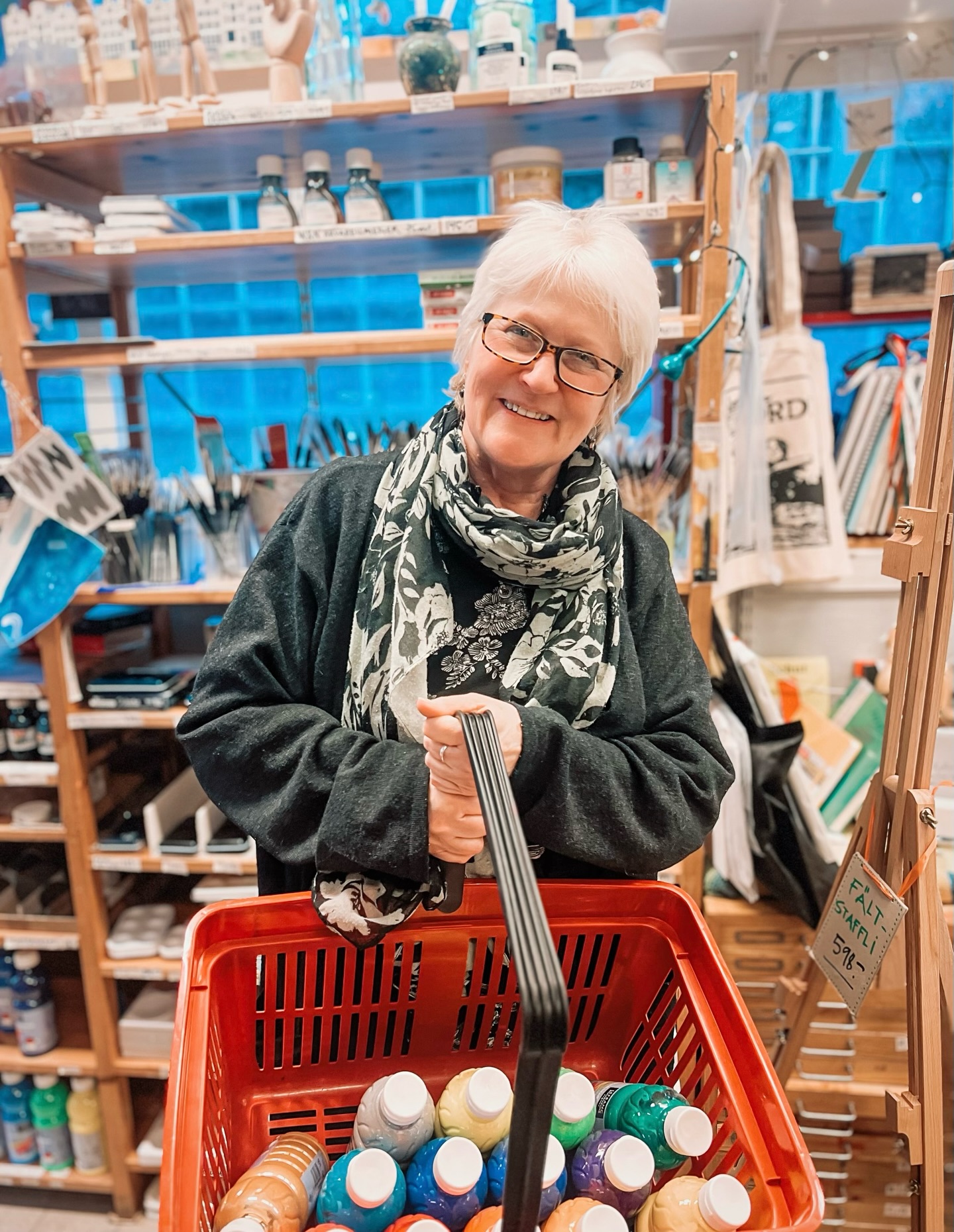 ✨ Kreativa äventyr med @anita_expressive_art ✨
🌱 Assisterande lärare för Expressive Arts Stockholms tvååriga utbildning.
~ Inhandling av konstnärsmaterial i inspirerande @jordi_butiken 🎨✨