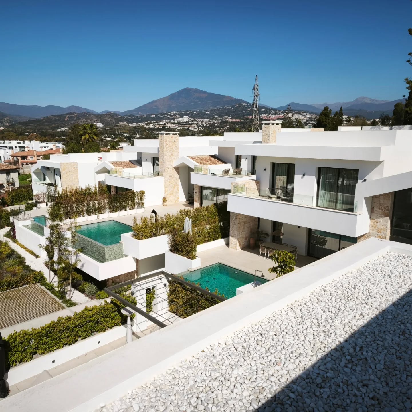 Terminación de nuevos proyectos en San Pedro de Alcántara.
Finishing new developments in San Pedro.