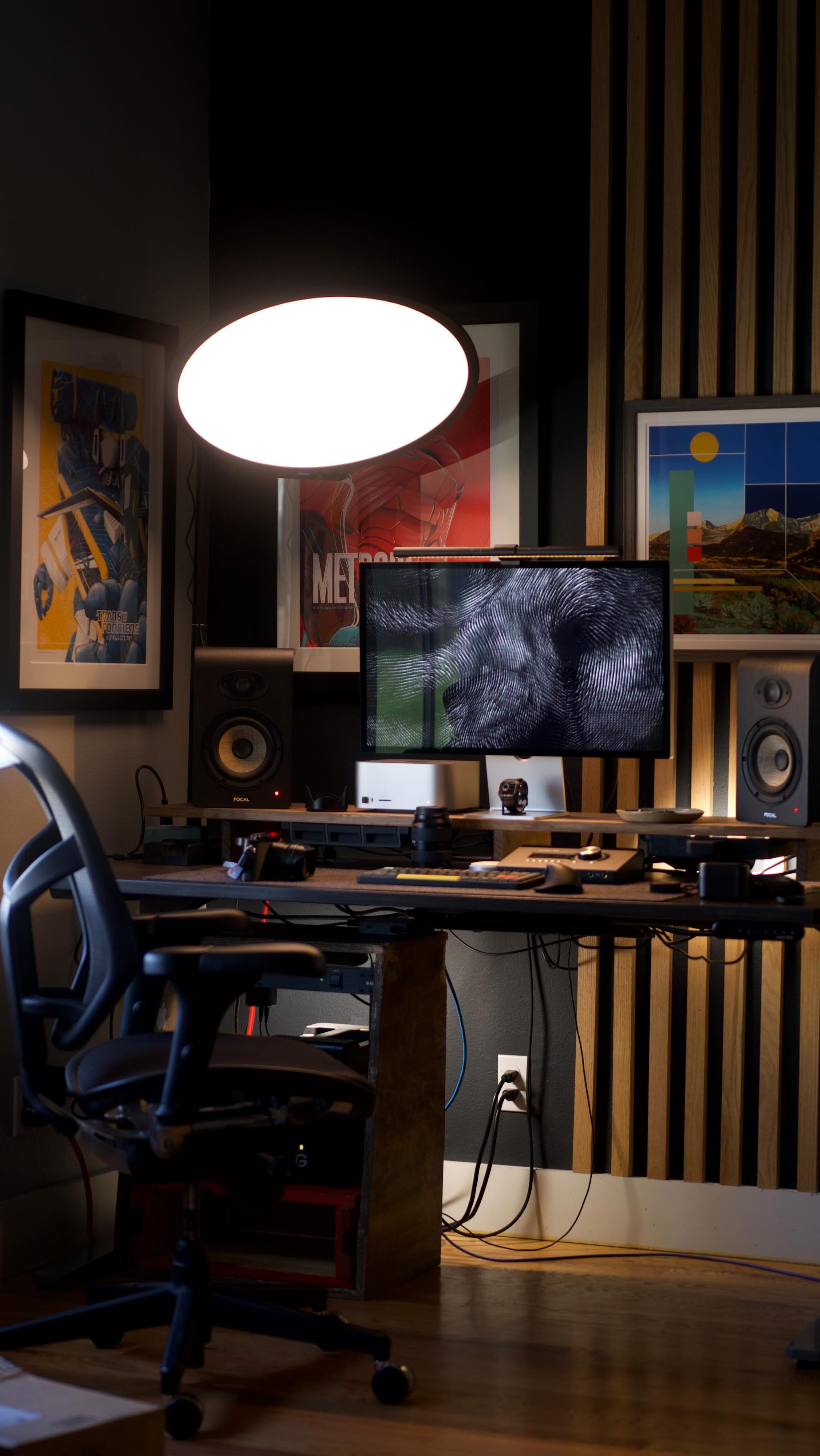 Mic check one two one two. Is anybody out there? Quick check in on how my switch to Leica is going. Let me know if you’re interested in more of this type of content…. Together we can make video content horizontal again!!! #leicacamerausa #leicasl3s