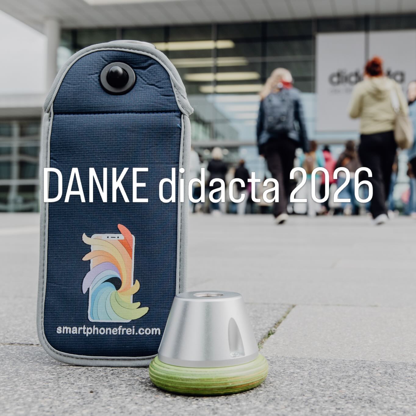 DANKE @didacta_messe 2026. DANKE, dass Ihr uns als führender Anbieter in 🇩🇪 in Köln in Halle 7.1 besucht habt. DANKE für unzählige Gespräche mit Euch an unserem Messestand. DANKE für Eure interessierten Fragen & Euer großes Interesse an unseren Handytaschen für Schulen. Ihr wart ein großartiges Messepublikum und wir freuen uns schon auf Euch im nächsten Jahr bei der didacta 2027 in Hannover. Euer Team smartphonefrei.com 🌈 aus Bonn