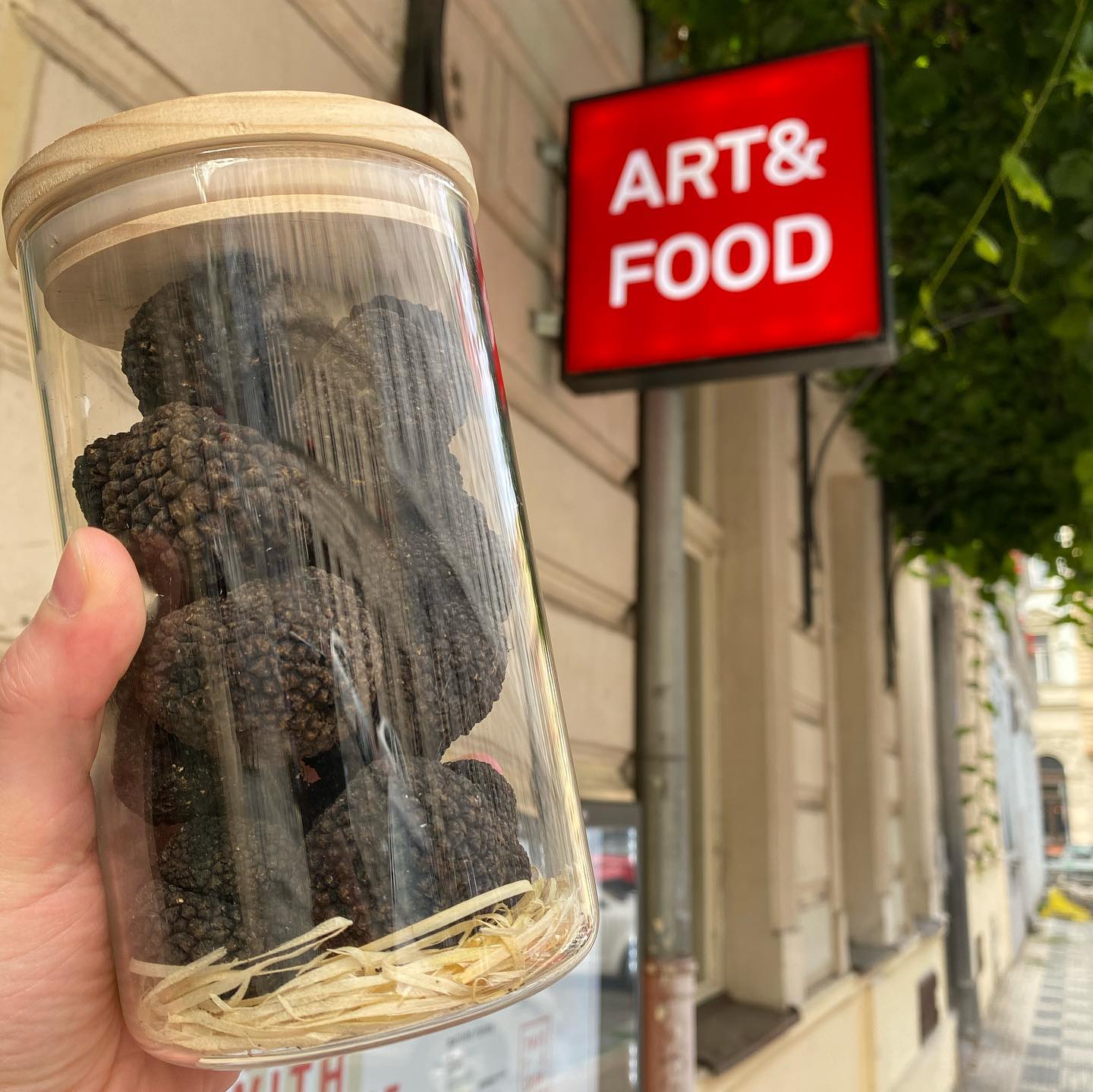 Čerstvé černé lanýže z oblasti Piemont. 🤤
#praha #restaurace #artfood
#truffle #truffles #art #food #foodlover #foodie #yummy #nofilter #prague #restaurant