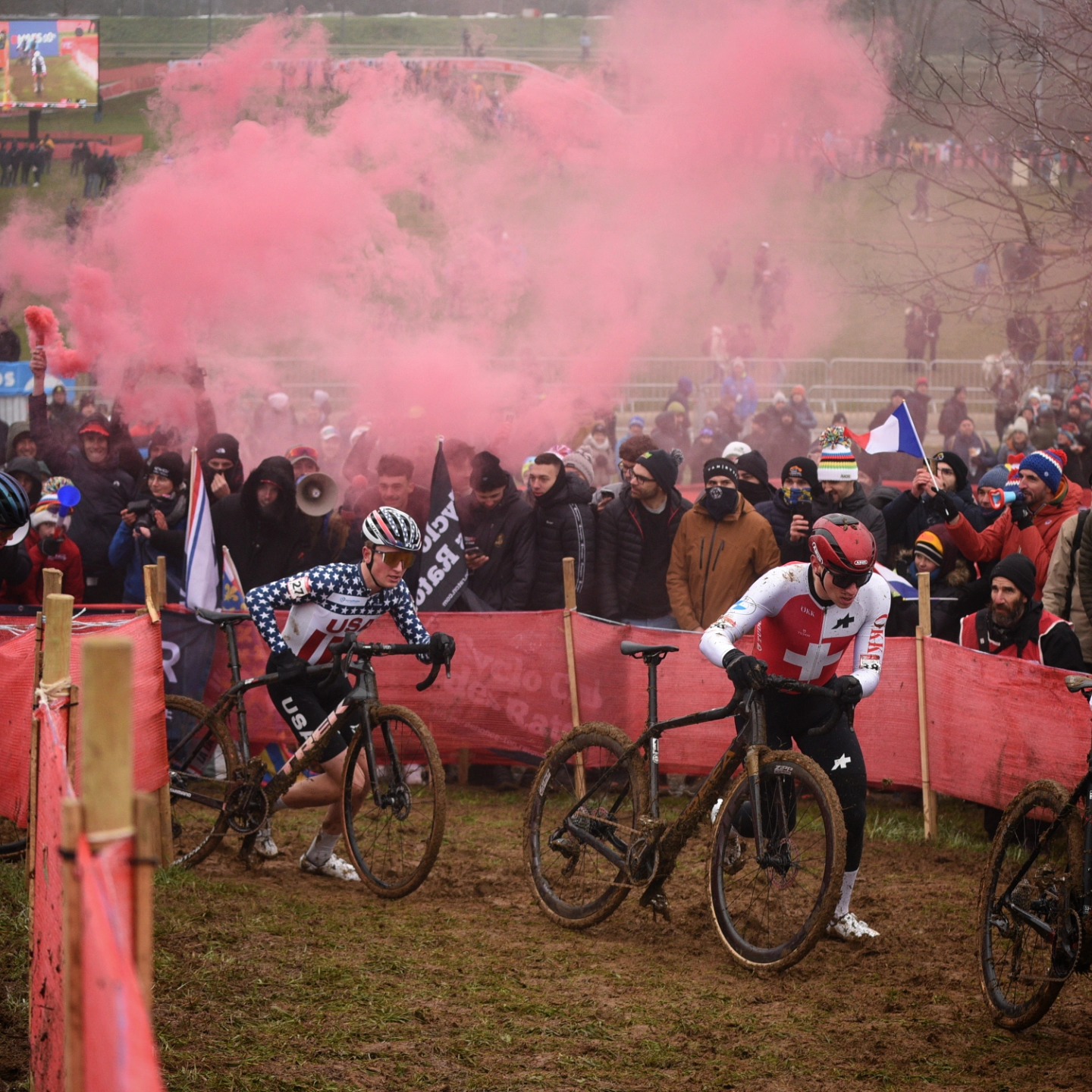 World cup U23 Besançon
Finally a good race where I am happy about my performance. P.31 at the end after a good come back during all the race ! Just miss the top30, I loose the sprint 🥲
Next race in two weeks in Montreux for the Swiss champs !🔥
Merci à tous les gens qui sont venus m'aider, surtout à @loic_leblanc @charline_fragniere et @yann_valdez 🫶🏻
📸 : @lizziehaumesser
@wecount.swiss
@garagechateau
@orbeaswitzerland
@cyclessporthuguelet
@swissstopofficial
@elitefondationscyclingteam
@ritcheylogic
@challengetires
@nessfit.ch
@jakroo_official
@abus_cycling
@julbo_eyewear
@agence_hors_categorie
@shimanoroad
@mintndry
@loterieromande
@yannrithner_massotherapeute
#wecountswiss #swisscheesemarketing #challengetires #feelthehandmade✋🏻 #challengeyourlimits #julbo #julboathlete #julboeyewear #rideshimano #shimano #nessfit #velozone #loterieromande #sosfondue #mintndry #locationgm #garageduchateau
#swissstoppads #swissstop #cyclingbrakepower #orbea #orbeaterra #ritchey #abus #abushelmets #abuslocks #abuscycjng #wecount.swiss, #cycleshuguelet