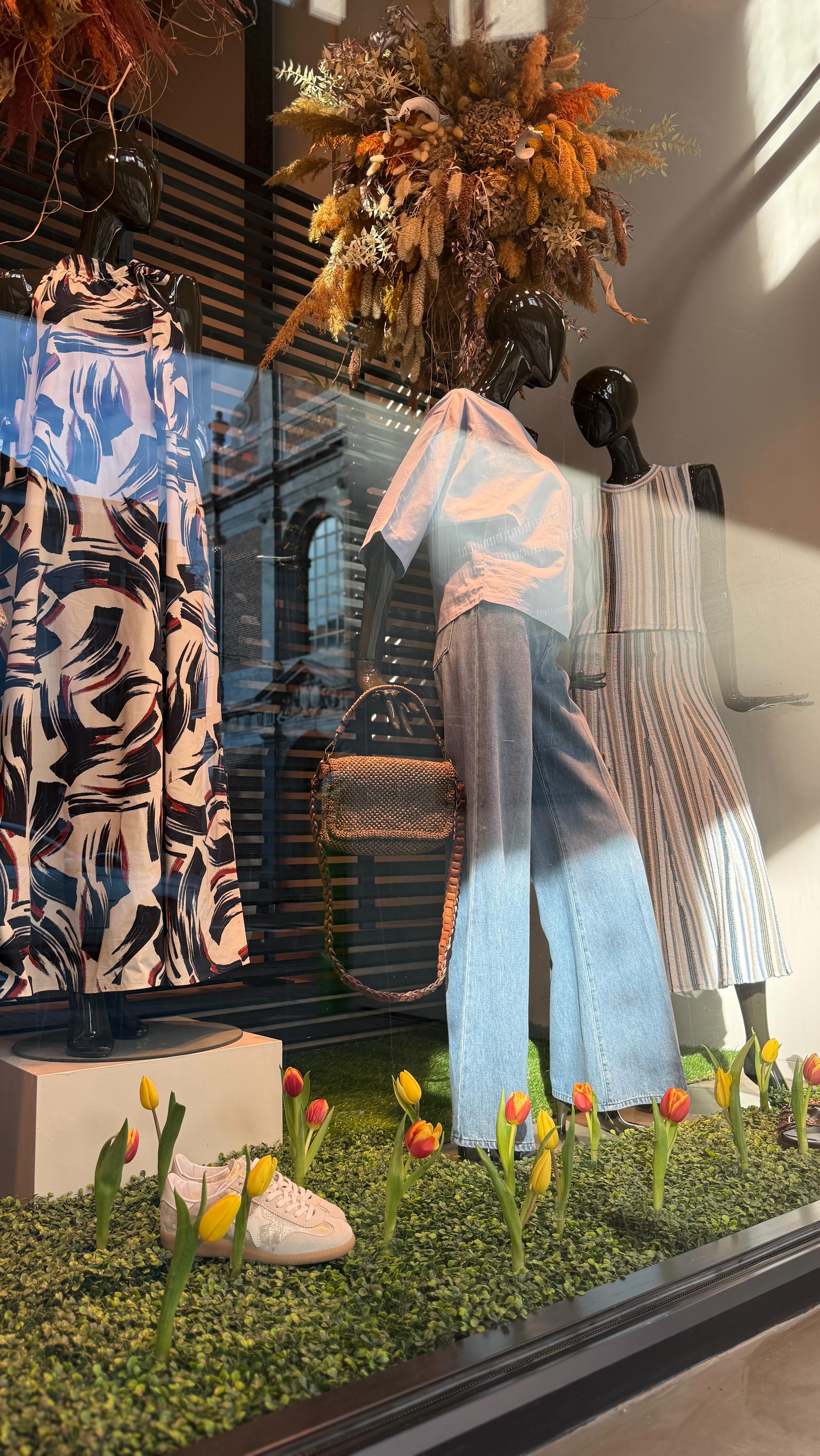 L E N T E O P E N D E U R π·
- Extra open op zondag van 14u30-18u
- Sweet treat voor elke klant
- Extra cadeautje bij aankoop van Essentiel Antwerp
#botthy #botthygeraardsbergen #botthymen #botthywomen