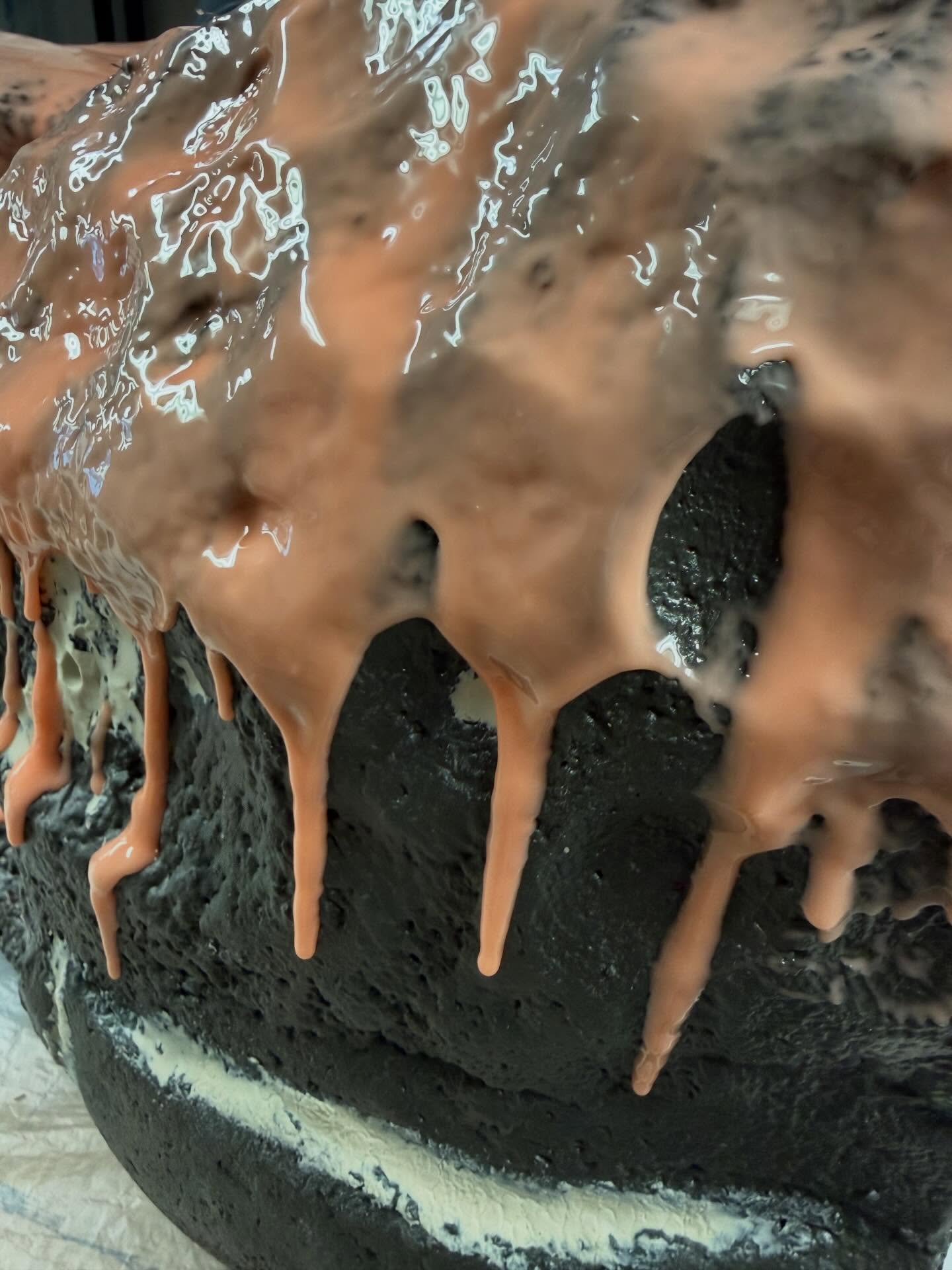 …but is it cake??? 🎂🔪🤷🏻♀️
We think Mikey Day would be proud 🙌😉👌
#foodie #cake #sculpture #moldmaking #newenglandartist