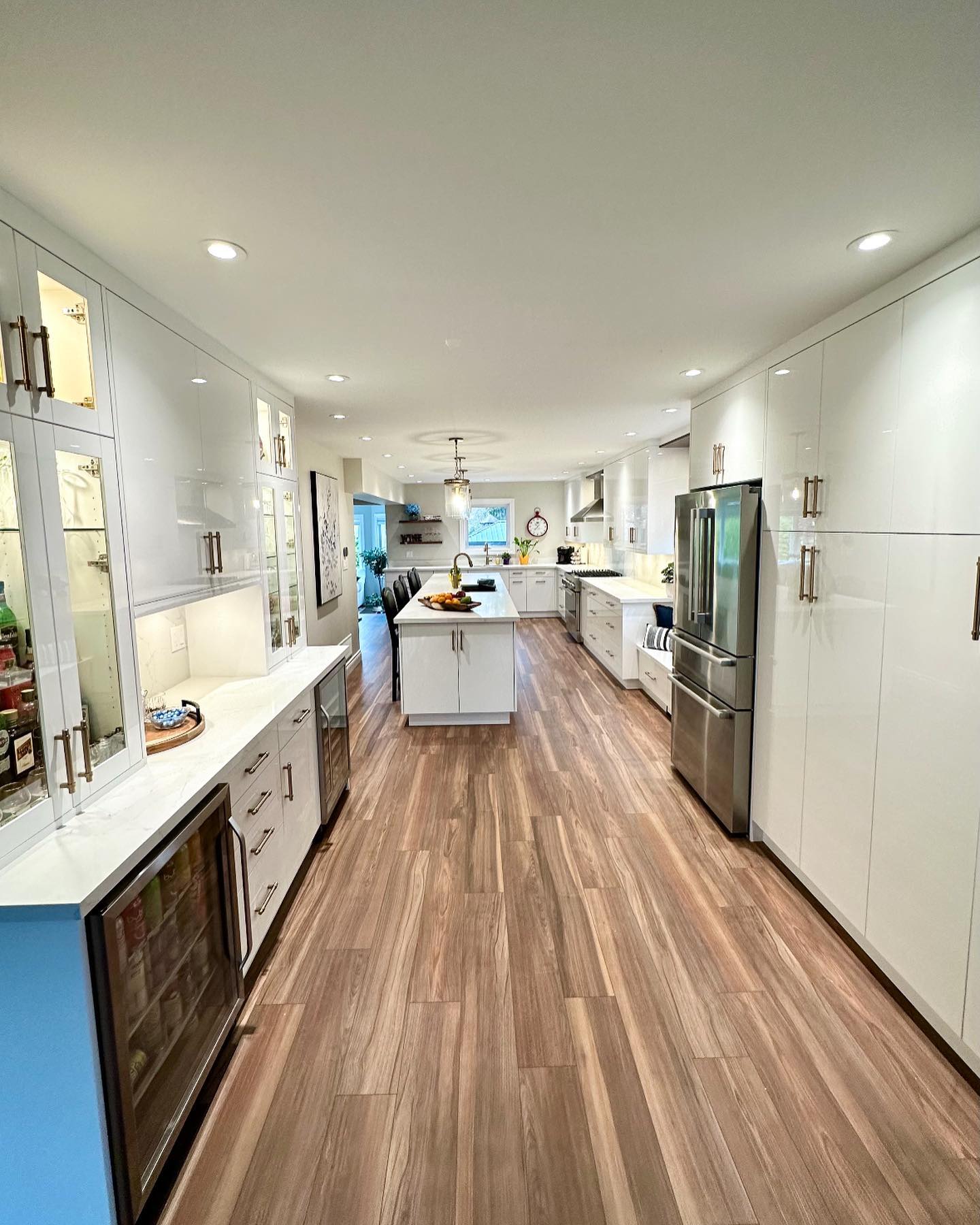 Won’t run out of space in this kitchen!
.
.
Cabinets designed and supplied by: @kitchencourt
#kitchensofinstagram #whiteinteriors #whitekitchen #quartz #quartzcountertops #quartzbacksplash #barunit #wooddesign #flooringdesign #customkitchen #customcabinetry #carpentry #ariavents
