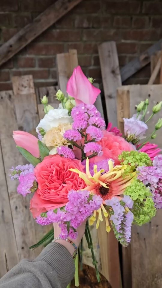 Happy Mother's Day to all the wonderful mums out there!
Peony and Pose flowers always POP! Here are some of our favourites we made for Mother's Day this year 😍
Peace&Love
♡
Nel&Lauren