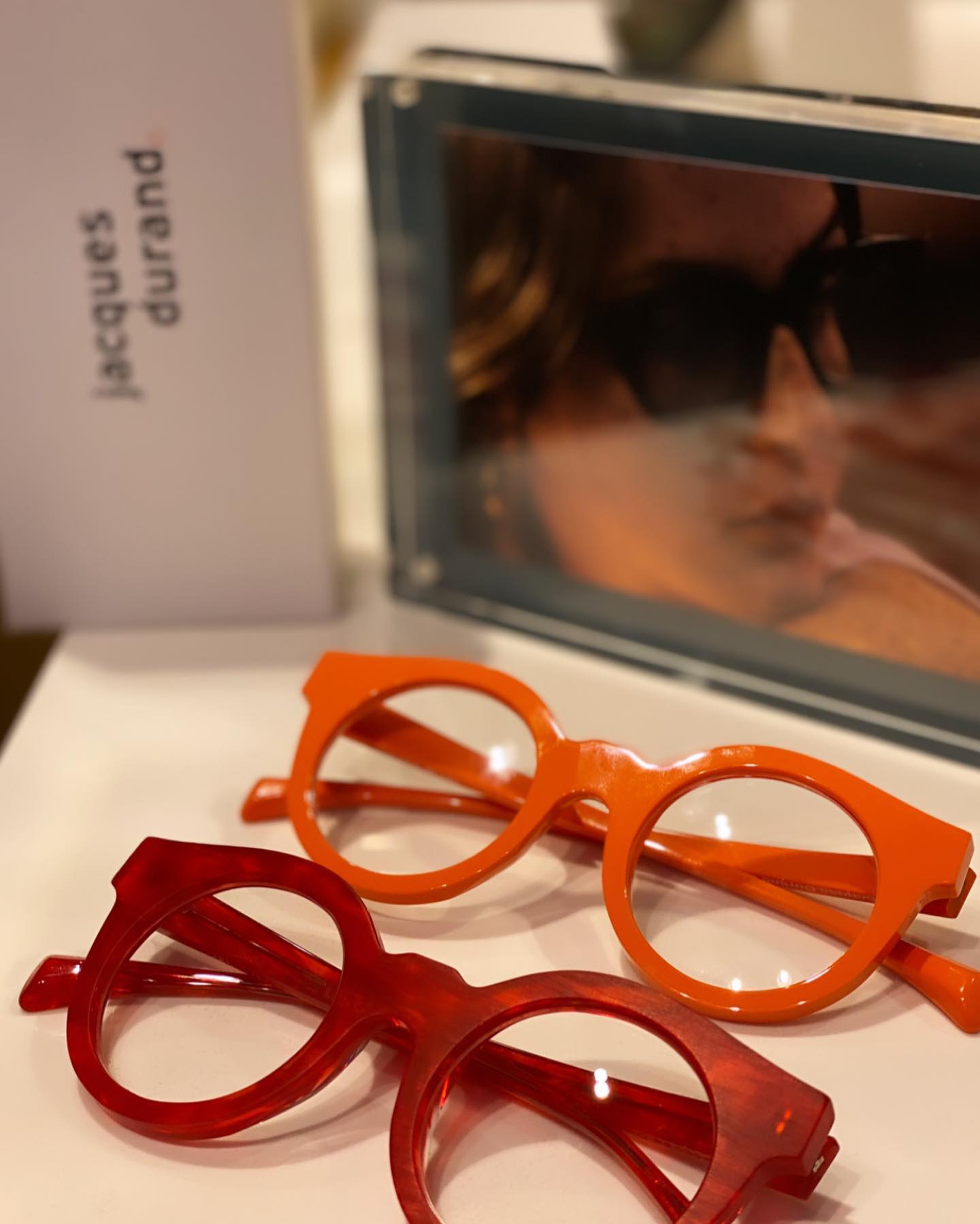 Nouvelle collection, @jacquesdurand 🤝 Des créations acétates pures et intemporelles. Le produit indispensable pour les amoureux de la belle lunettes. #opticienscréateurs #levallois #levalloisperret #opticienlevallois #lunettesdesoleil #lunettesdevue