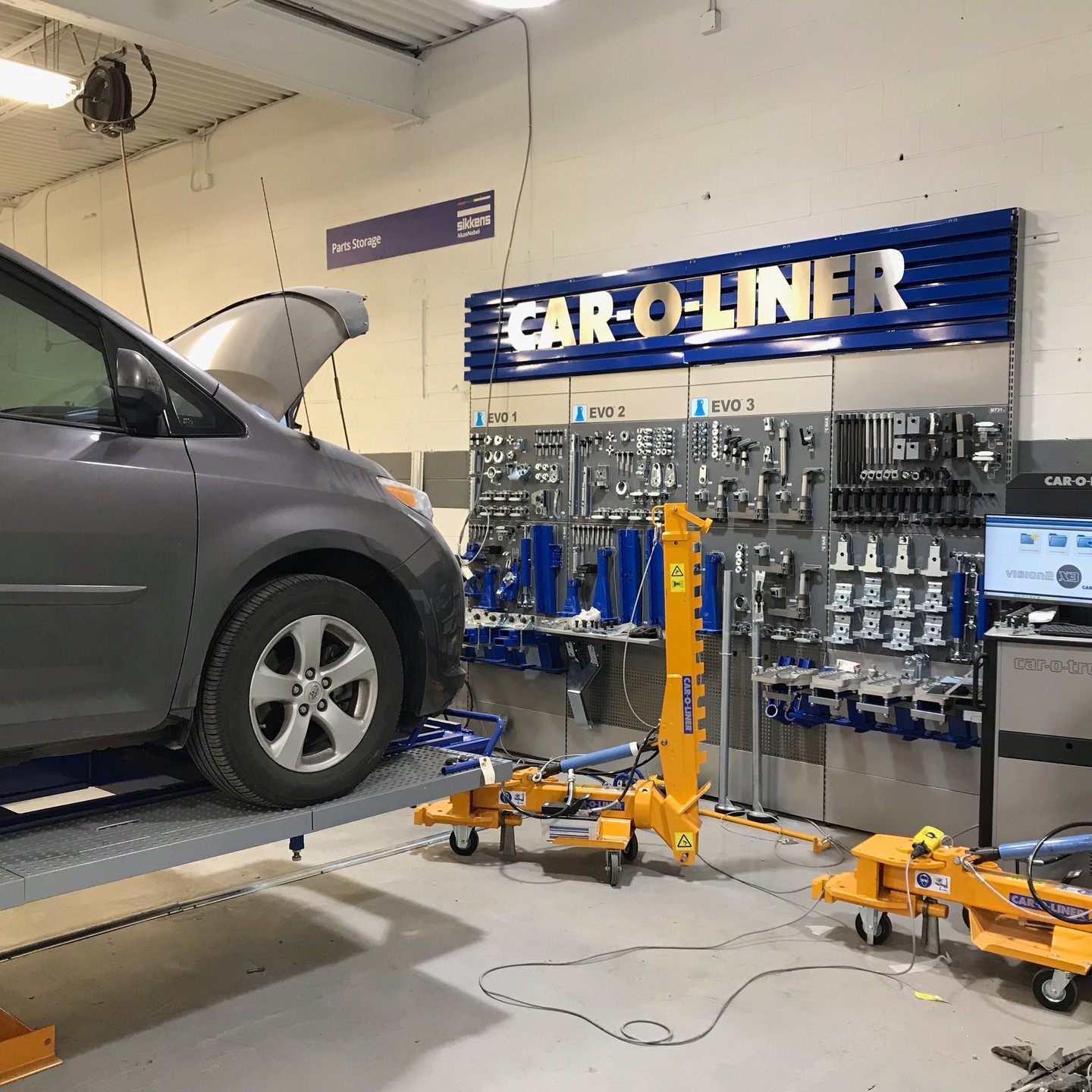 Congratulations goes out to Frank Corno and his team at Fix Auto Milton.
We were happy to work with them over the past month to help them grow their OEM Certifications.
Fix Auto Milton is excited to work with their new Car O Liner Bench Rack 5500, Visio.
