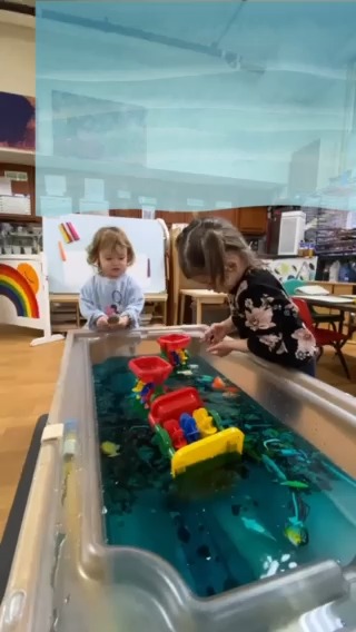 splish-splash! Sweet Twos students love water play at the sensory table 🫶
.
.
.
.
.
#cooperativepreschool #playbasedlearning #preschoolactivities #sensoryplay #socialemotionallearning #toddlerclasses #handsonlearning #parentsasteachers #parenteducation #preschoolscience #lincolnparkcoop #westseattle #whitecenter #southseattlecollege #ssccoop