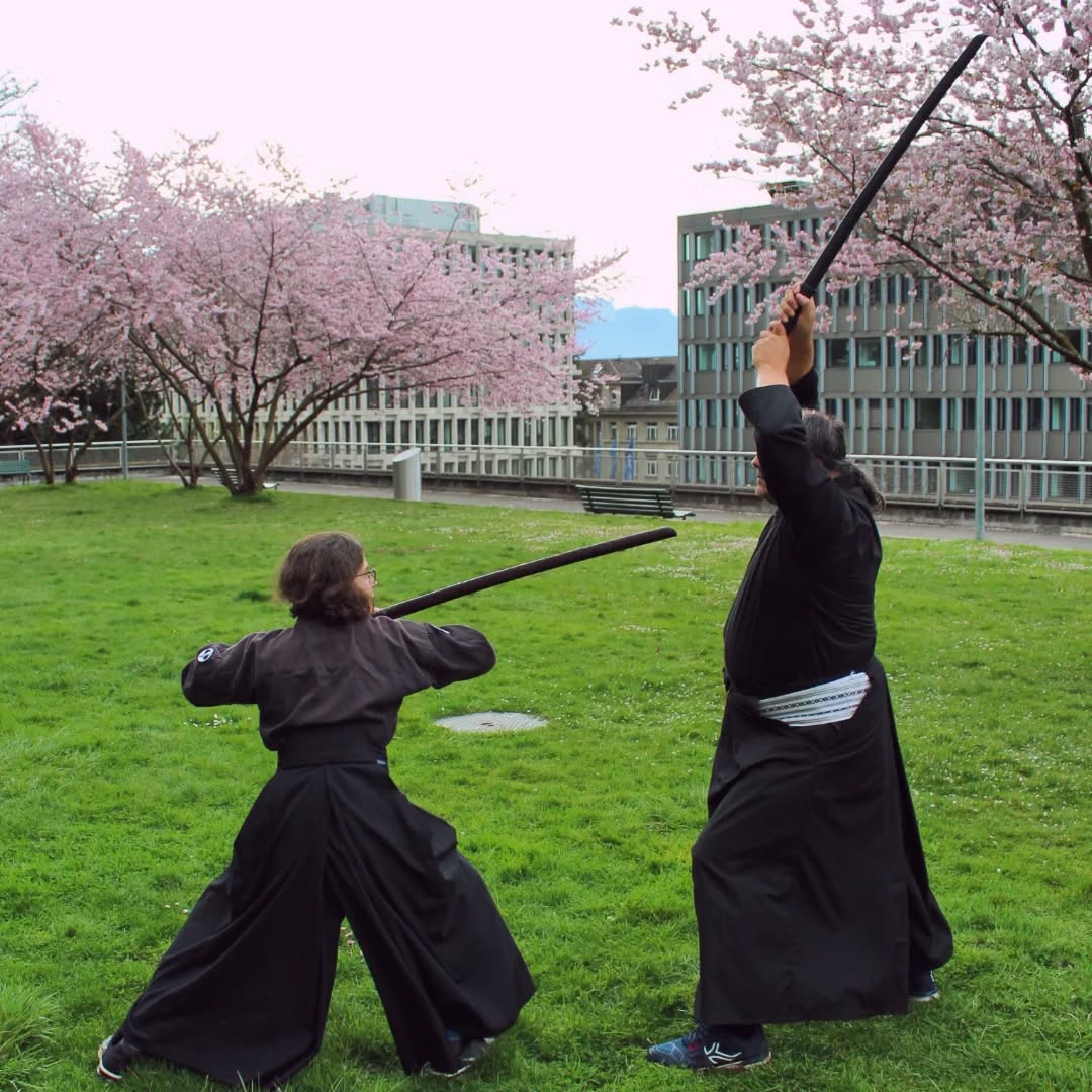Le Dōjō Jouen de la Wa Rei Ryū vous invite à venir découvrir le Kenjutsu et le Battōjutsu, les deux arts martiaux traditionnels japonais le plus étroitement liés à l'épee nippone dans toutes ses formes.
Nos cours ont lieu
les mardis: Salle de sport du Gymnase de la Cité, Rue Pierre-Viret 2, 1003 Lausanne (20h15-22h15)
https://maps.app.goo.gl/yppJXfCC1gmT9icZ6
les vendredis: Salle de sport du Gymnase du Bugnon (Ours), Rue du Bugnon 5, 1005 Lausanne (20h00-22h00)
https://maps.app.goo.gl/YqsYqGVPzuRG4zYU7
les dimanches: Signal de Sauvabelin, Rte du Signal 46, 1018 Lausanne (10h00-12h00)
https://maps.app.goo.gl/oEyPyfoBHkSvpfUF8
Pour plus d'informations n'hésitez pas à nous contacter directement!
#jouen #wareiryu #lausanne #kenjutsu #battojutsu
Photo by @robb_kinginthenorth