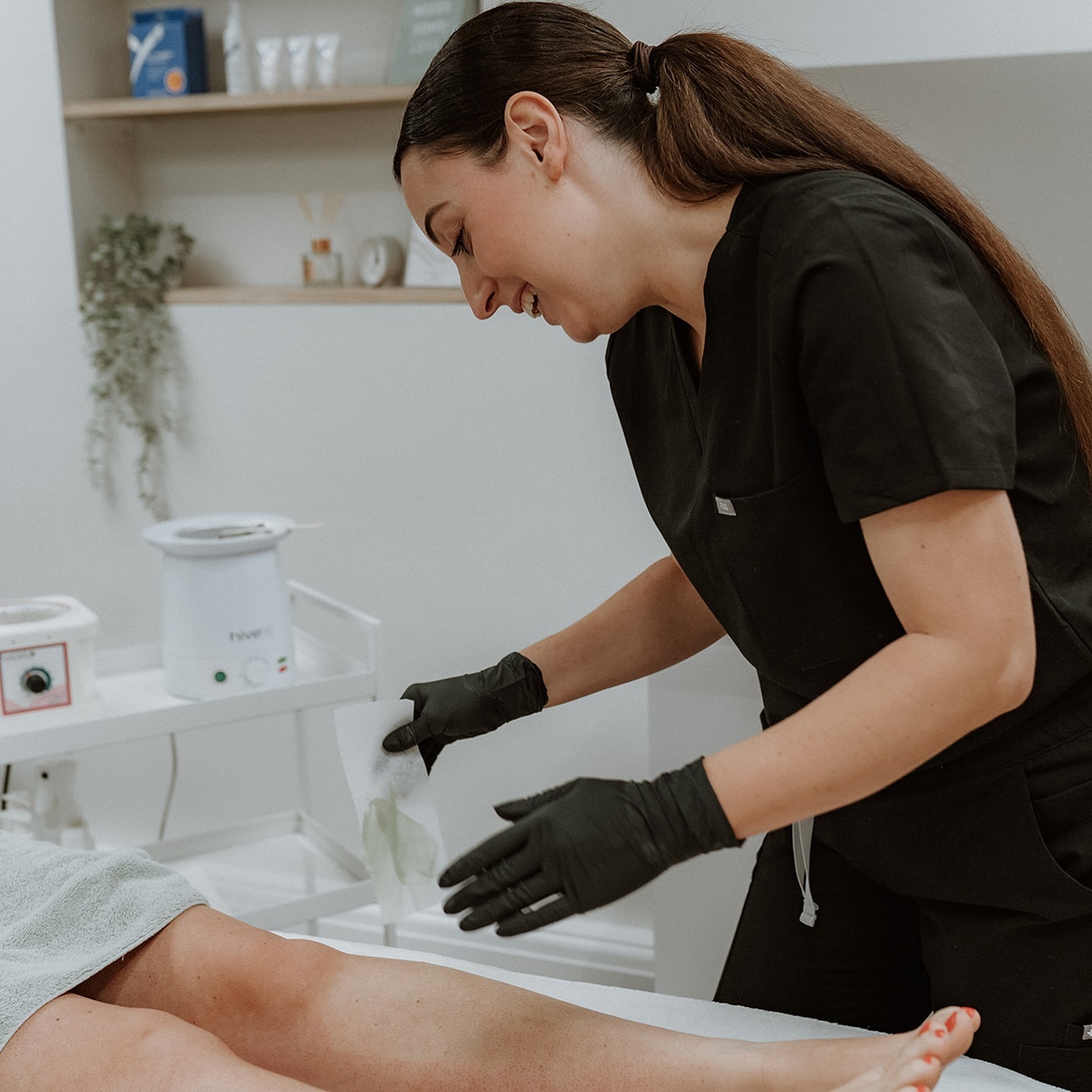 Free aftercare worth £15 ✨👇🏻
Spend over £60 on waxing this month and your aftercare is on us!
Your beautifully gift wrapped kit includes;
✨ Gentle exfoliating mitt
✨ Lycon ingrown - xit mini
- a salicylic based serum that gentle unclog pores
This gentle exfoliating duo will help reduce ingrown hairs and take your smooth skin to the next level!
Book now to grab yours 👇🏻
📞0179 540 149
🔗thewaxroomrotherham.co.uk
📧 enhnaceaestheticsclinic@gmail.com
📍 @enhance_aesthetics_rotherham
265 Wickersley Road, Rotherham, S60 4JS
📅 Booking link in bio
#WaxingSpecialists #RotherhamBeauty #LyconWaxMagic #BrazilianWax #HollywoodWax #PregnancyWaxing #SmoothSkinGoals #FlawlessWax #ExpertWaxing #WaxingTips #SkinCareSecrets #GlowGetter #WaxingPro #BeautyRituals #ConfidenceInWaxing #SkinLove #PerfectlySmooth #WaxingGuru #GlowUp #SalonPerfection #waxingessentials
.