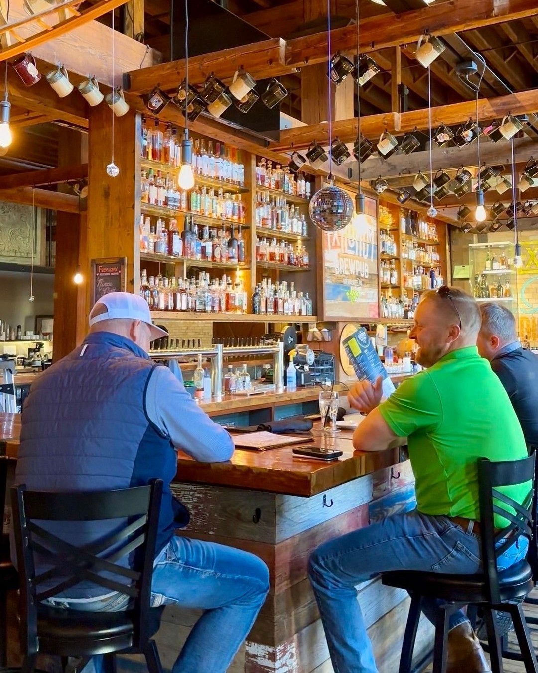 Feeling lucky? 🍀
Start your St. Paddy's Day celebrations in the Third Ward this weekend at neighborhood businesses:
🍺 @exploriumbrew's annual St. Patrick's Day Pub Crawl: Enjoy beers, bus transportation, (and unlimited shenanigans) as you explore five @exploriumbrew locations on Tuesday, March 17
🐶 And if your pup wants to get in on the fun, bring them to @saltypawsmke for the St. Patrick's Day Pawty Saturday, March 14, from 1 to 4 p.m.
📸: @celestrellas (1), @gradythepupp (2)