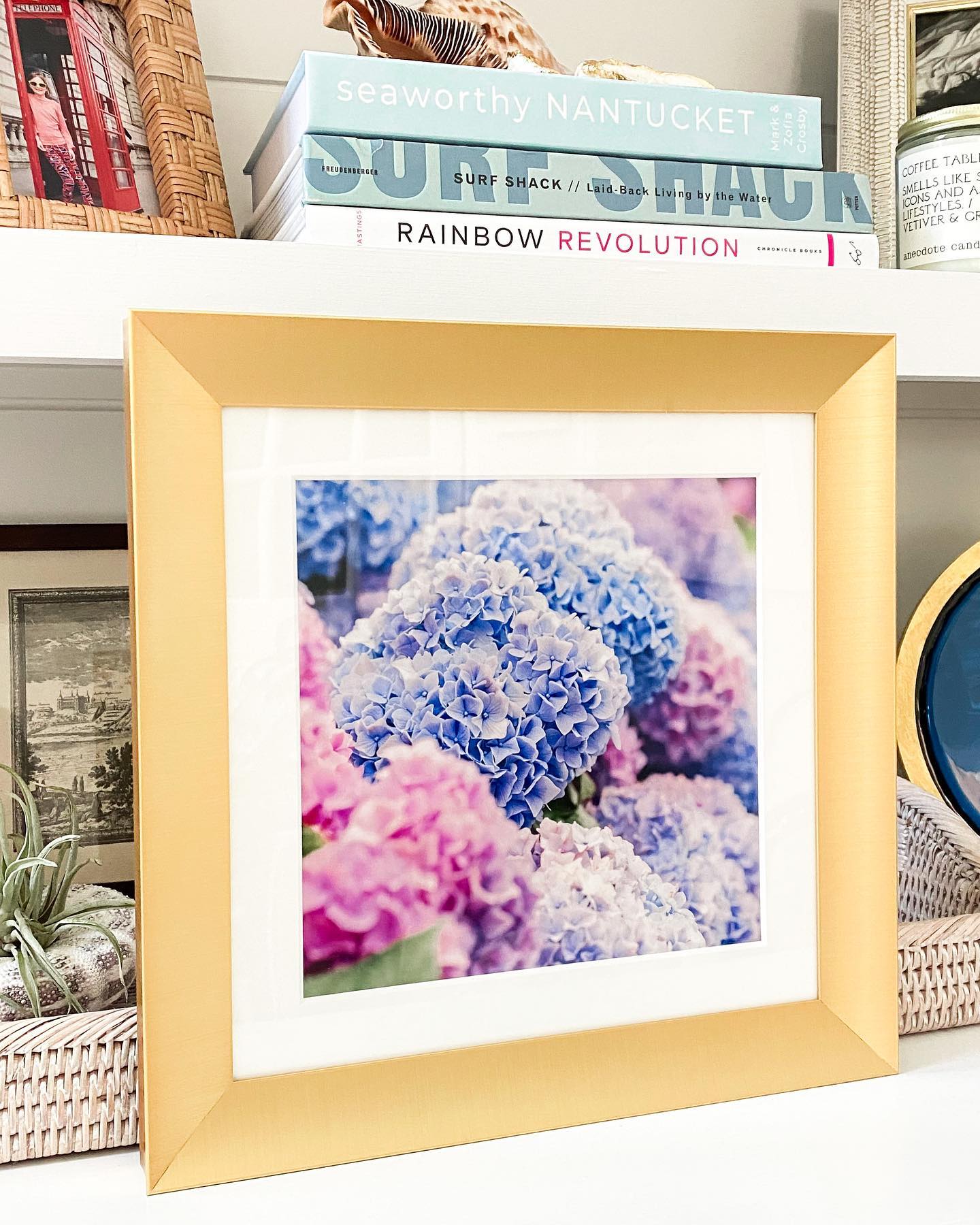 Love the way this one came out! But will we keep it for ourselves or sell it at the @nantucketdreamland gallery show for #panphotographers over Memorial Day weekend... Any guesses? 🌸
Blue and Pink Nantucket Hydrangeas 1
• EARTH Collection •
seaworthynantucket.com 🌊
#nantucket #hydrangeasofinstagram